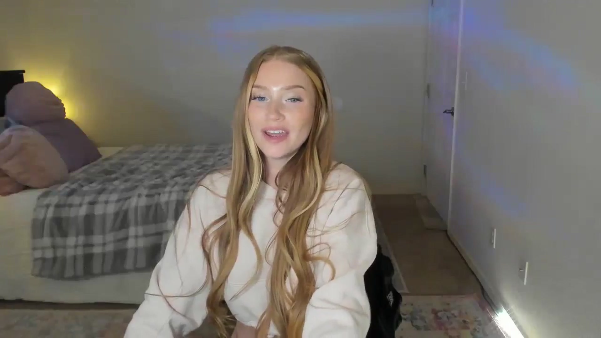 Gallery image thumbnail from Freckld_Cutie's myfreecams stream on, 05/07/2024, 19:04 image 18 of 20