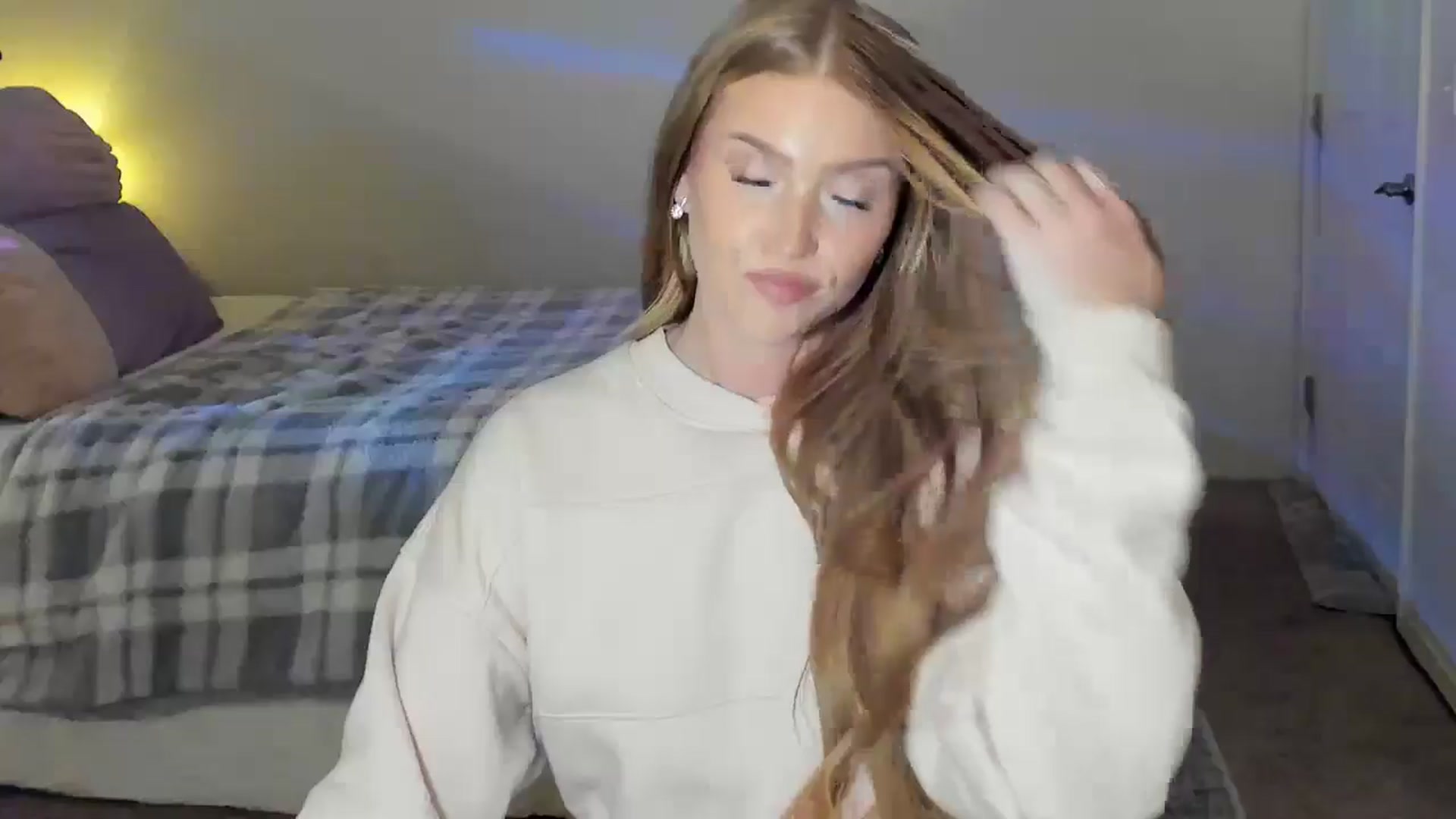 Gallery image thumbnail from Freckld_Cutie's myfreecams stream on, 05/07/2024, 19:04 image 2 of 20