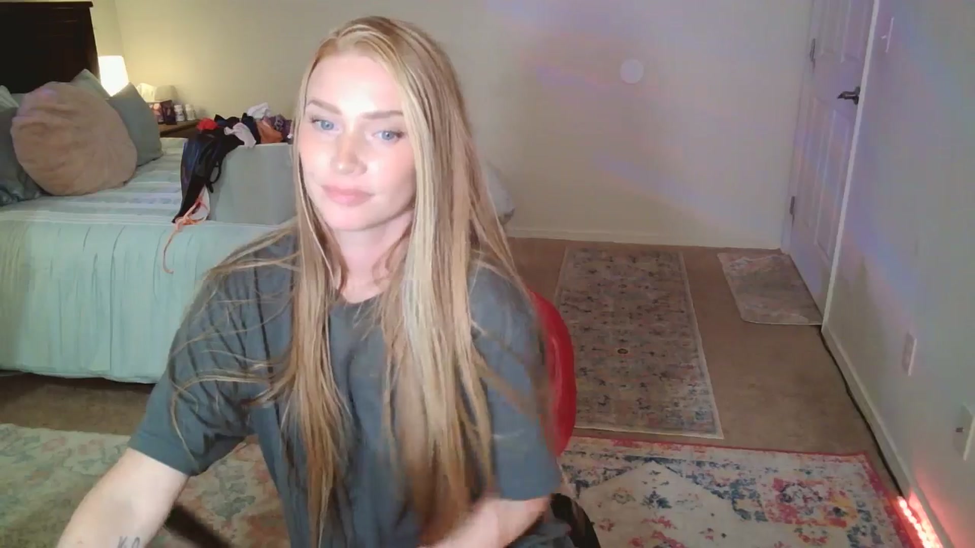 Gallery image thumbnail from Freckld_Cutie's myfreecams stream on, 05/28/2024, 20:56 image 6 of 20