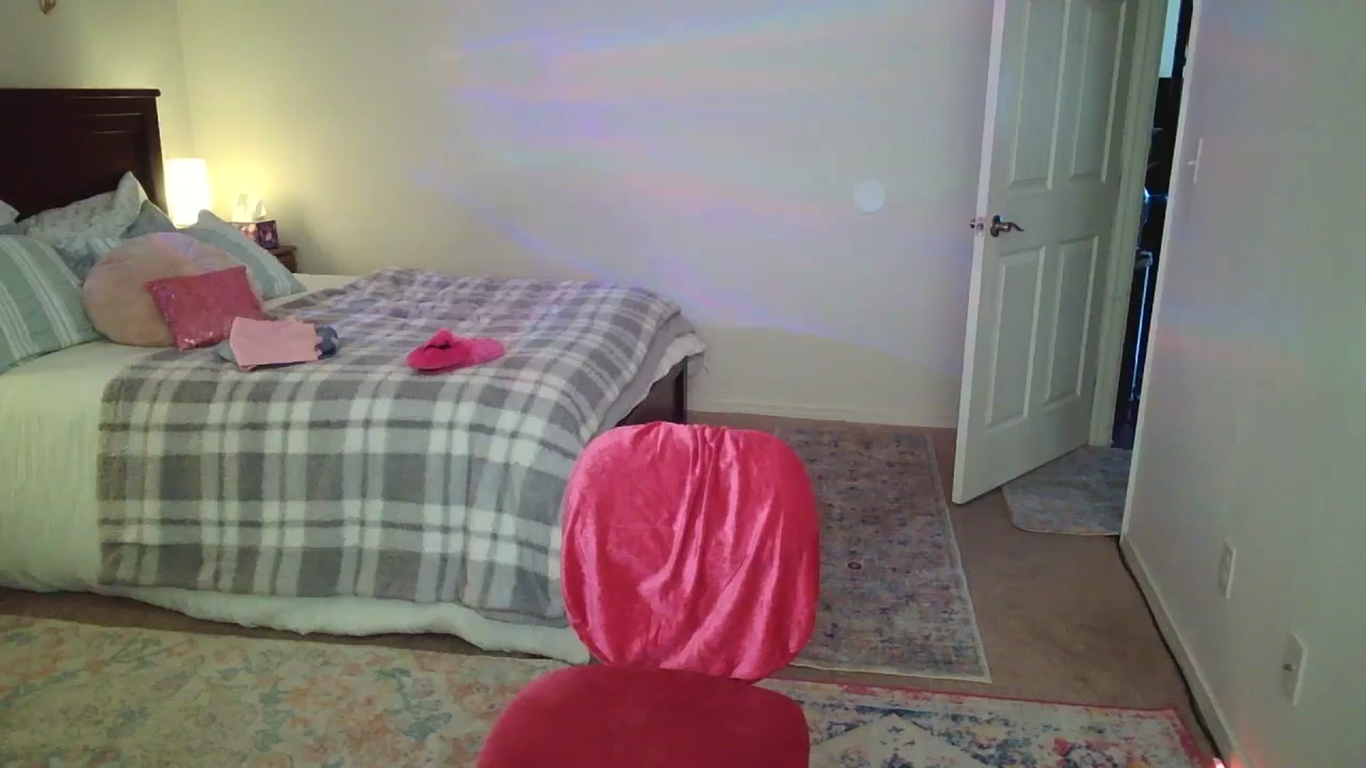 Gallery image thumbnail from Freckld_Cutie's myfreecams stream on, 05/30/2024, 17:08 image 14 of 20