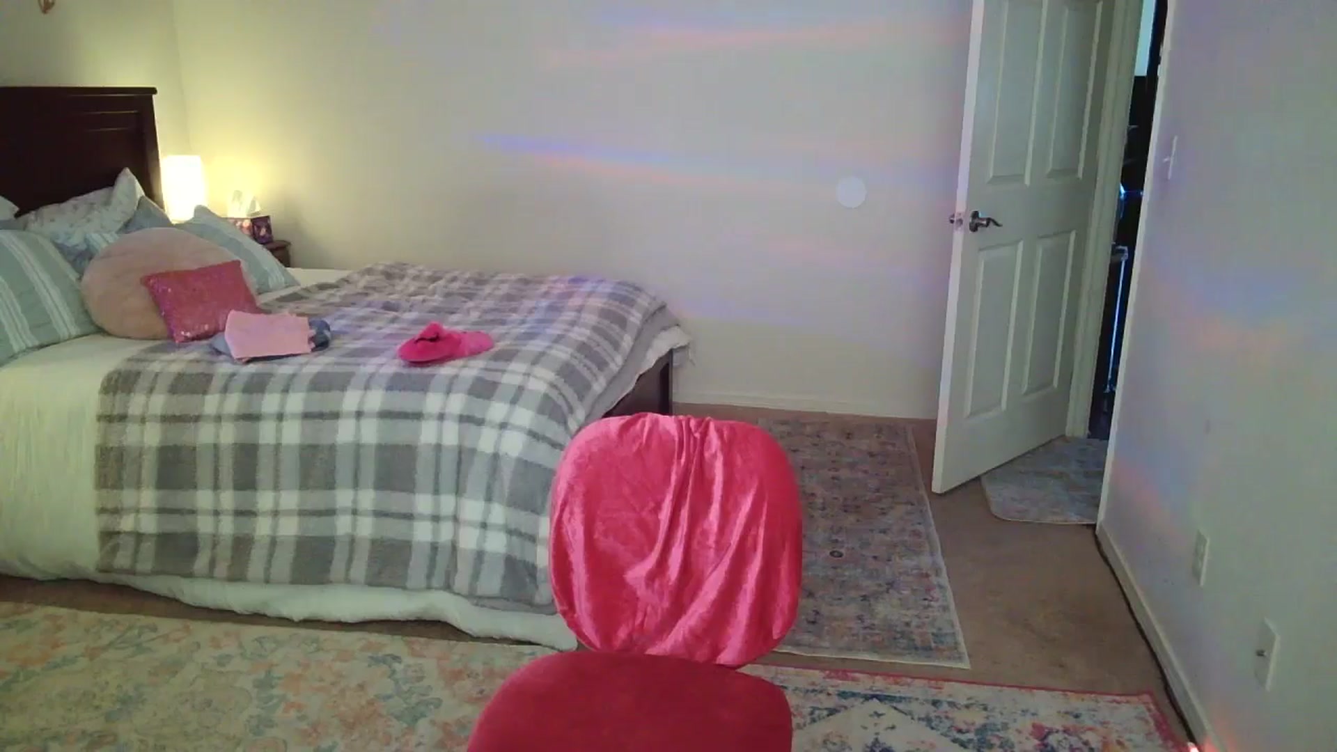 Gallery image thumbnail from Freckld_Cutie's myfreecams stream on, 05/30/2024, 17:08 image 13 of 20