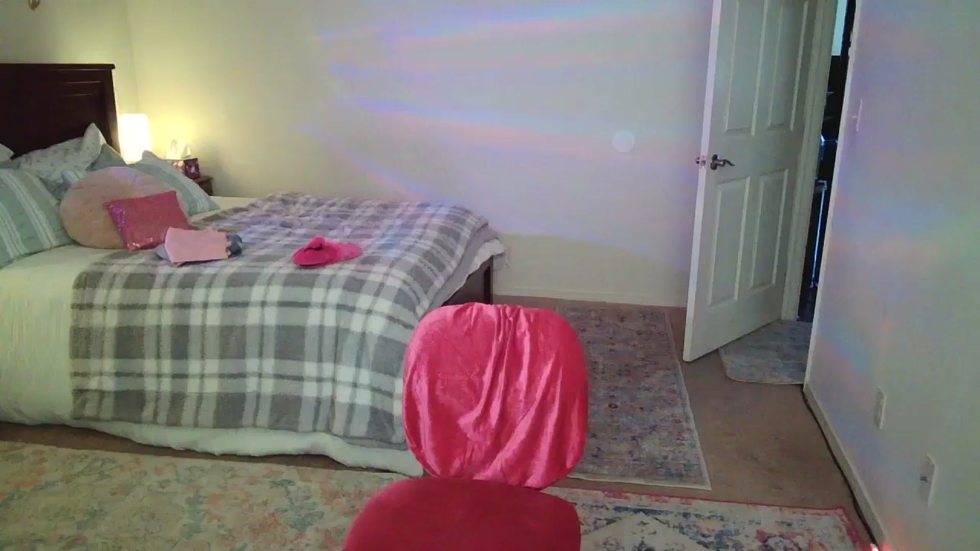 Gallery image thumbnail from Freckld_Cutie's myfreecams stream on, 05/30/2024, 17:08 image 15 of 20