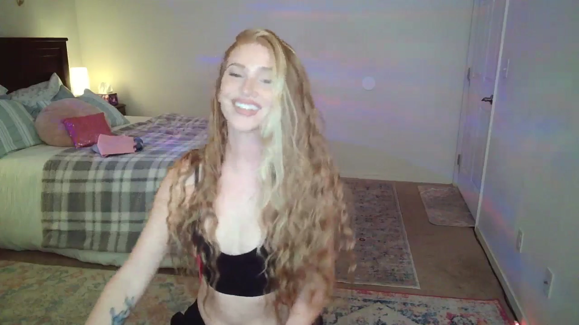Gallery image thumbnail from Freckld_Cutie's myfreecams stream on, 05/30/2024, 17:08 image 16 of 20