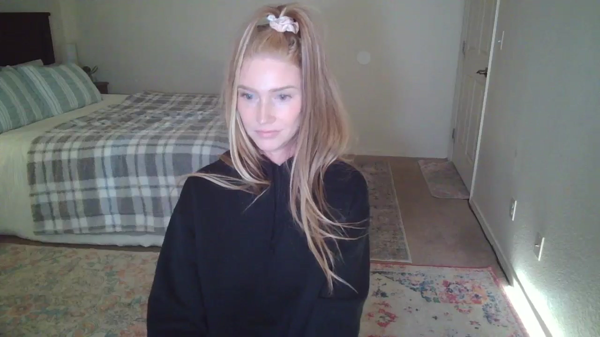 Gallery image thumbnail from Freckld_Cutie's myfreecams stream on, 06/03/2024, 19:15 image 19 of 20