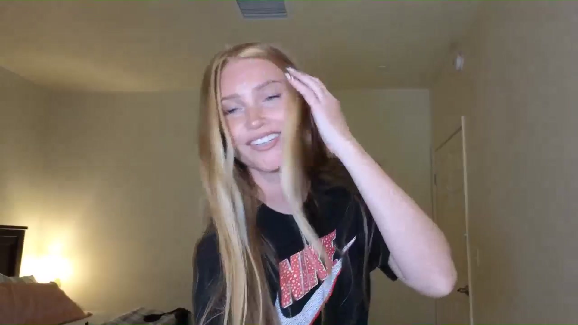 Gallery image thumbnail from Freckld_Cutie's myfreecams stream on, 06/12/2024, 17:18 image 10 of 20