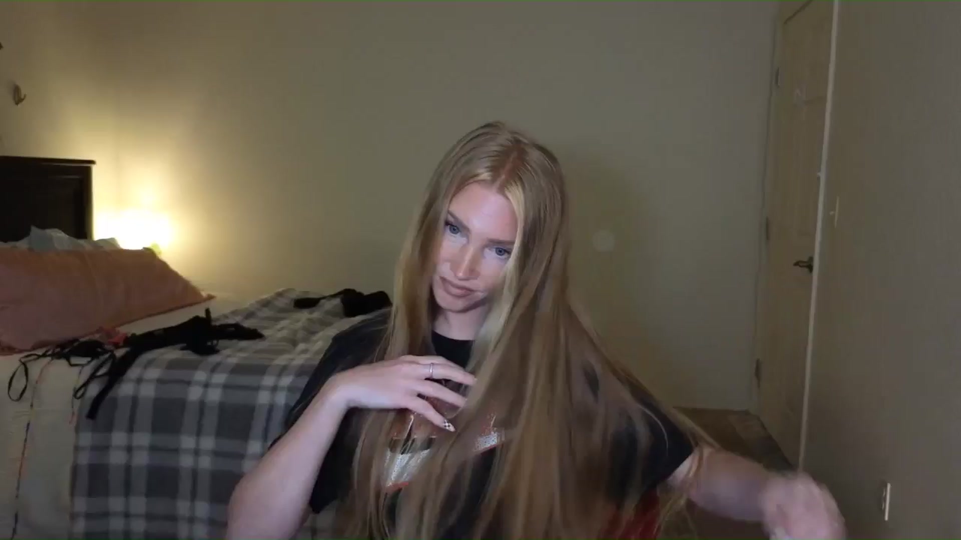 Gallery image thumbnail from Freckld_Cutie's myfreecams stream on, 06/12/2024, 17:18 image 12 of 20