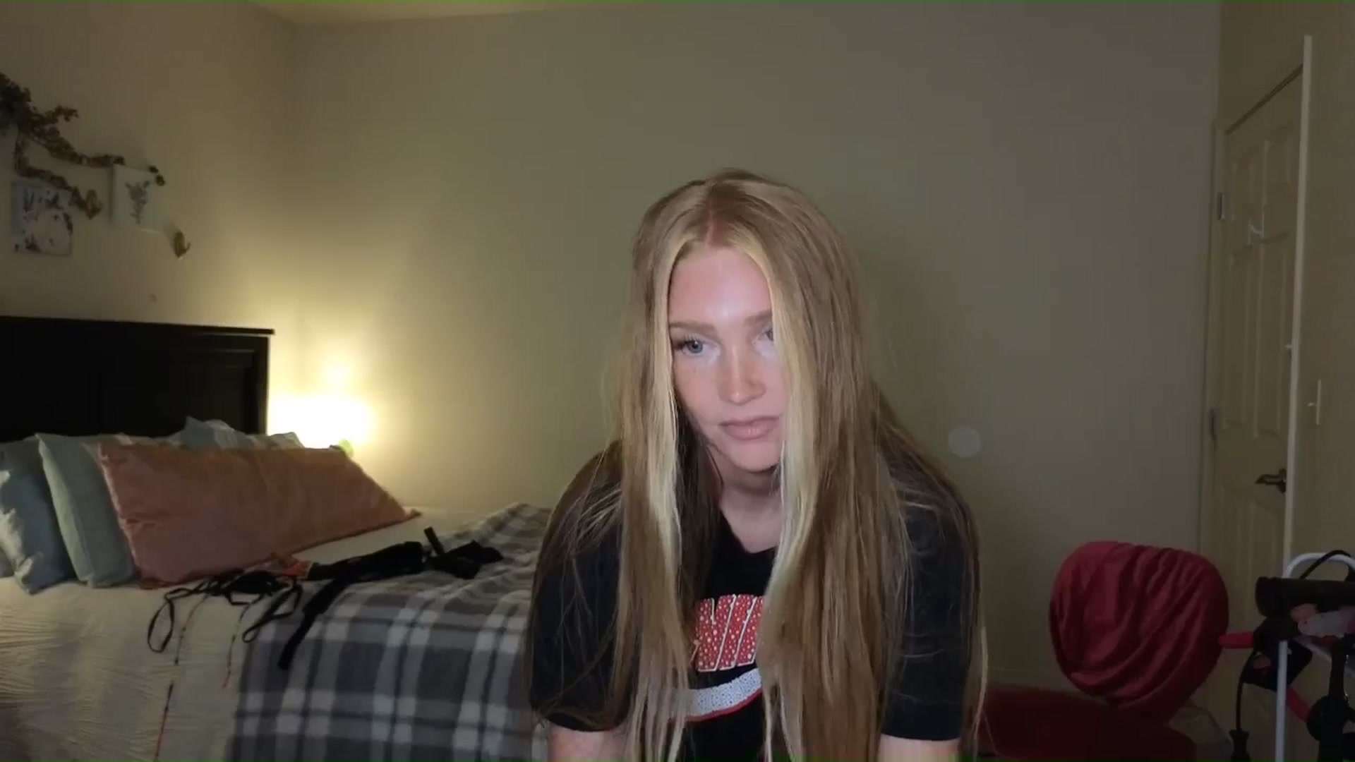 Gallery image thumbnail from Freckld_Cutie's myfreecams stream on, 06/12/2024, 19:20 image 9 of 20