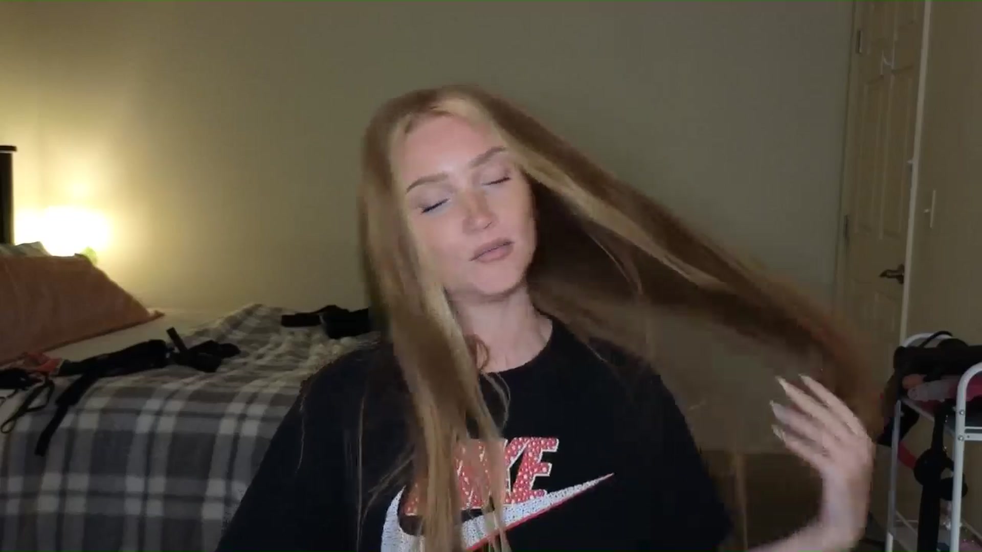 Gallery image thumbnail from Freckld_Cutie's myfreecams stream on, 06/12/2024, 19:20 image 17 of 20