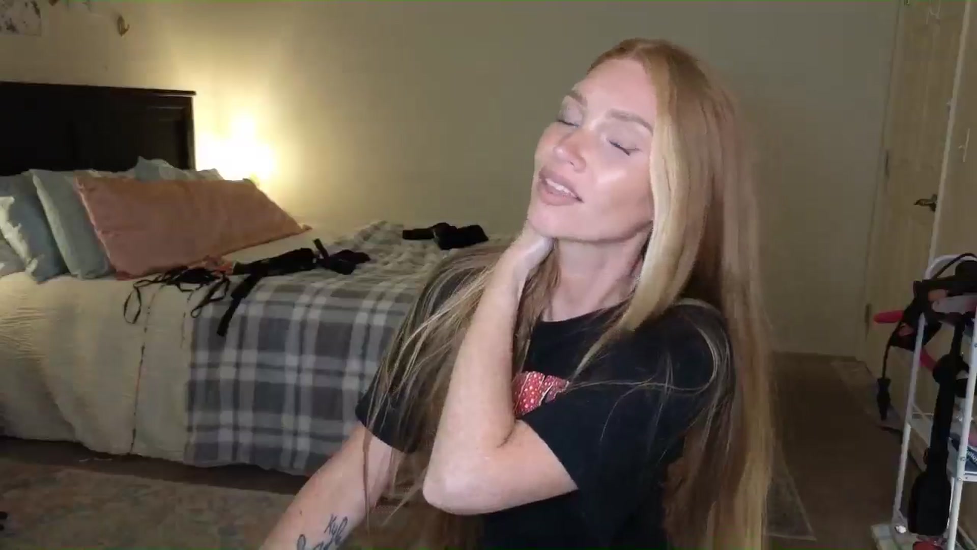 Gallery image thumbnail from Freckld_Cutie's myfreecams stream on, 06/12/2024, 19:51 image 10 of 20