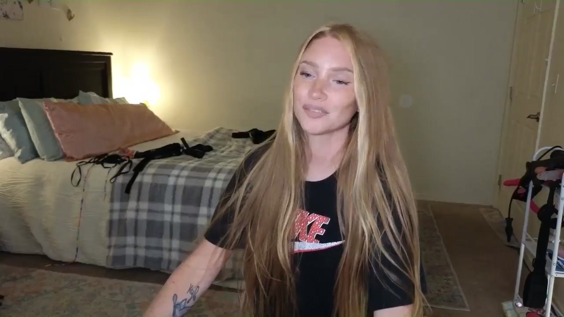 Gallery image thumbnail from Freckld_Cutie's myfreecams stream on, 06/12/2024, 19:51 image 11 of 20