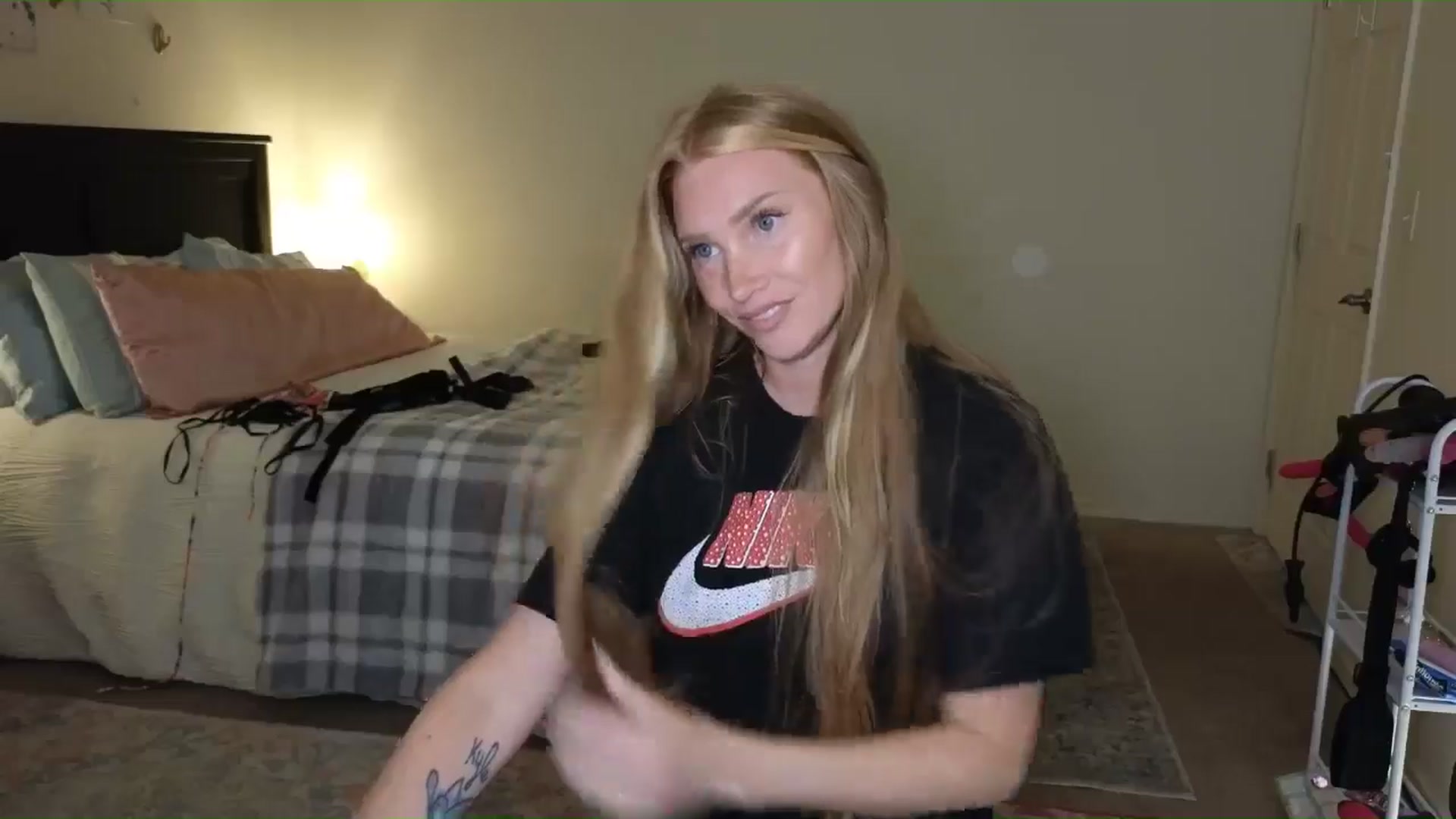Gallery image thumbnail from Freckld_Cutie's myfreecams stream on, 06/12/2024, 19:51 image 14 of 20