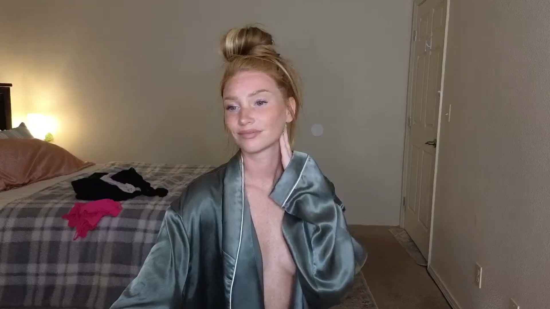 Gallery image thumbnail from Freckld_Cutie's myfreecams stream on, 06/13/2024, 17:49 image 16 of 20