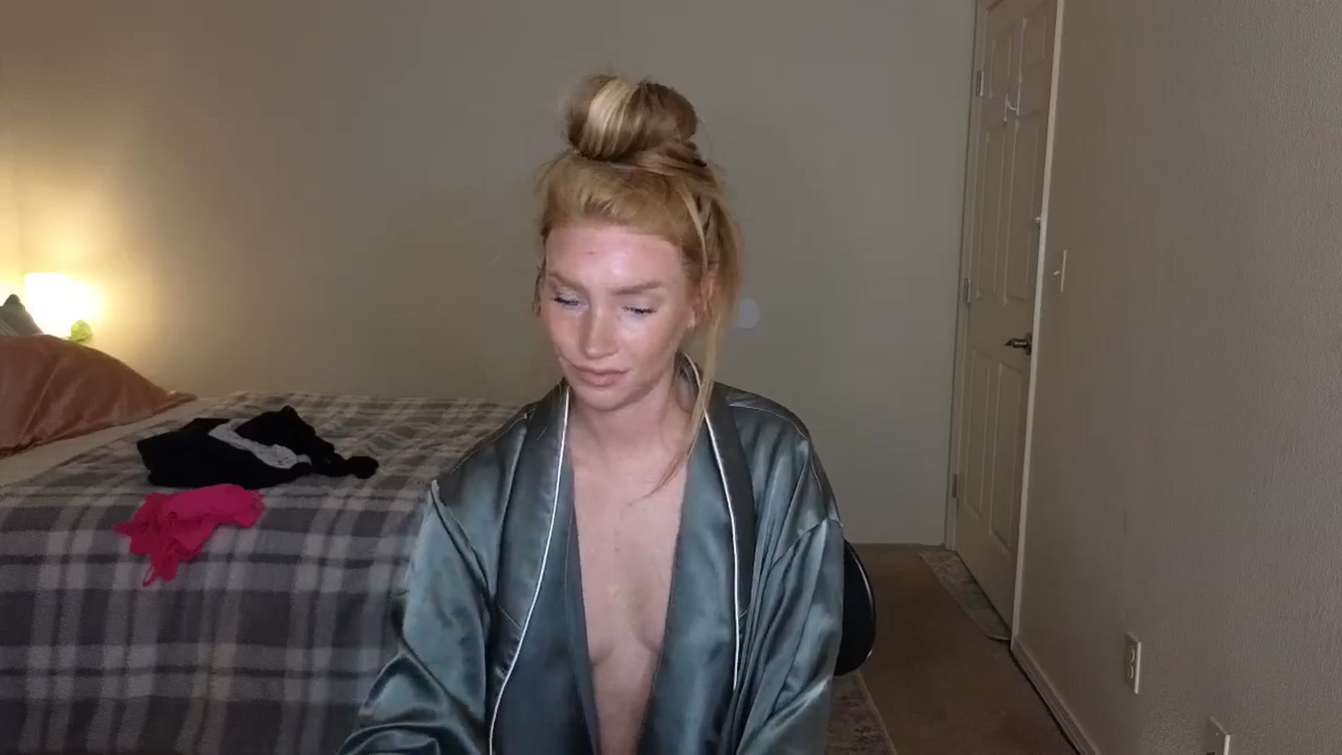 Gallery image thumbnail from Freckld_Cutie's myfreecams stream on, 06/13/2024, 17:49 image 15 of 20