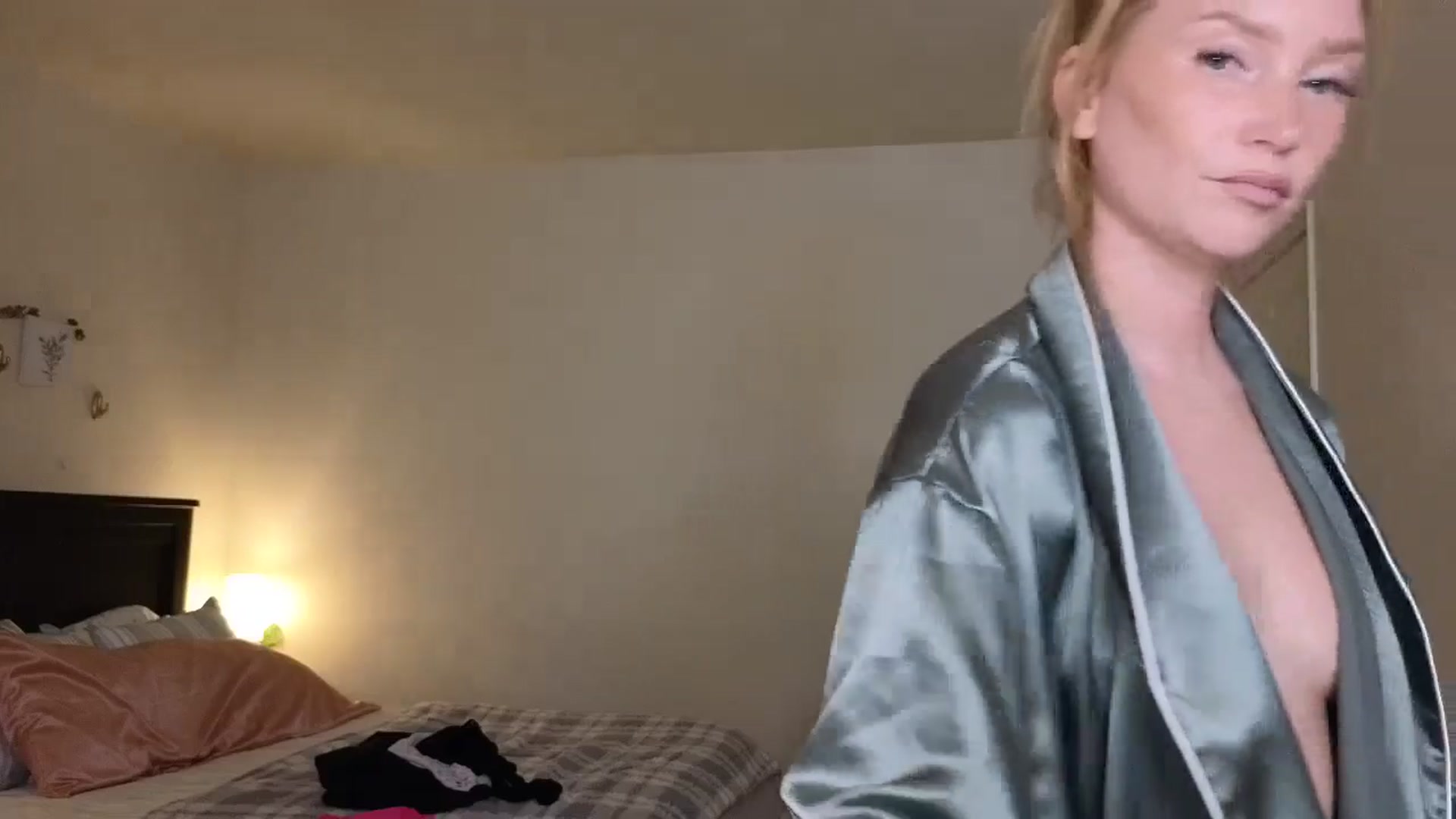 Gallery image thumbnail from Freckld_Cutie's myfreecams stream on, 06/13/2024, 17:49 image 8 of 20