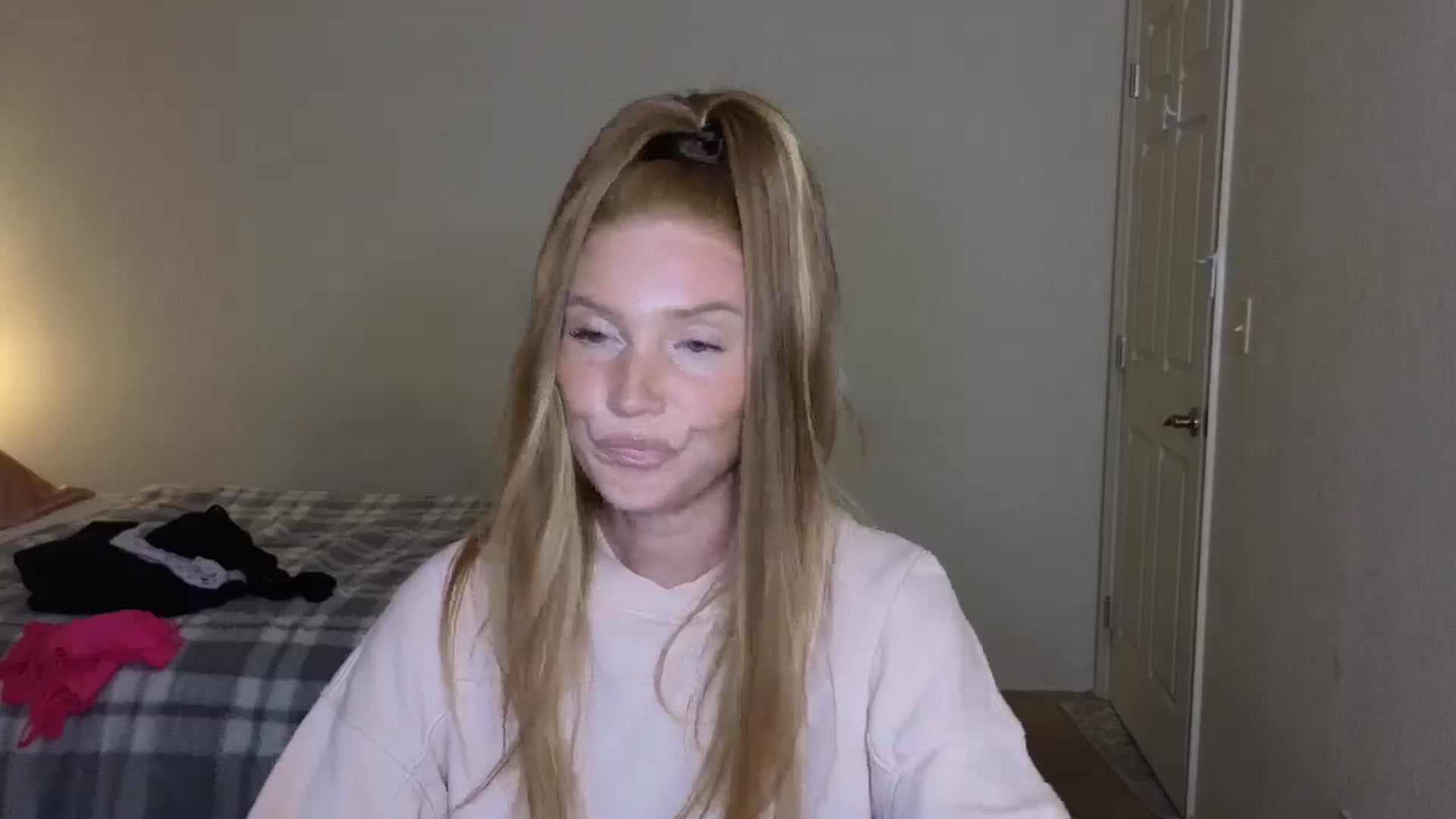 Gallery image thumbnail from Freckld_Cutie's myfreecams stream on, 06/13/2024, 18:59 image 18 of 20