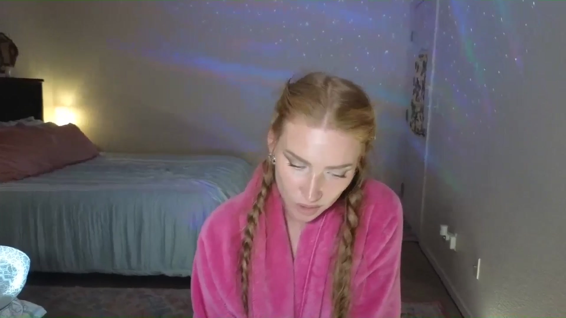 Gallery image thumbnail from Freckld_Cutie's myfreecams stream on, 07/10/2024, 21:07 image 4 of 20