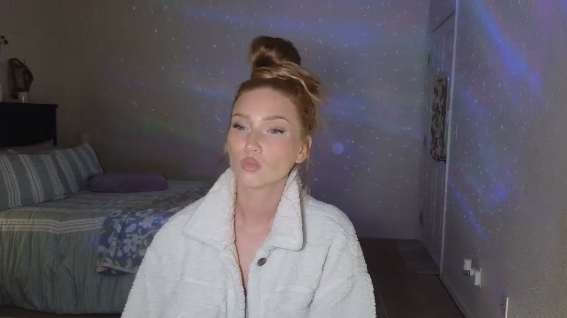 Gallery image thumbnail from Freckld_Cutie's myfreecams stream on, 07/12/2024, 18:20 image 7 of 20
