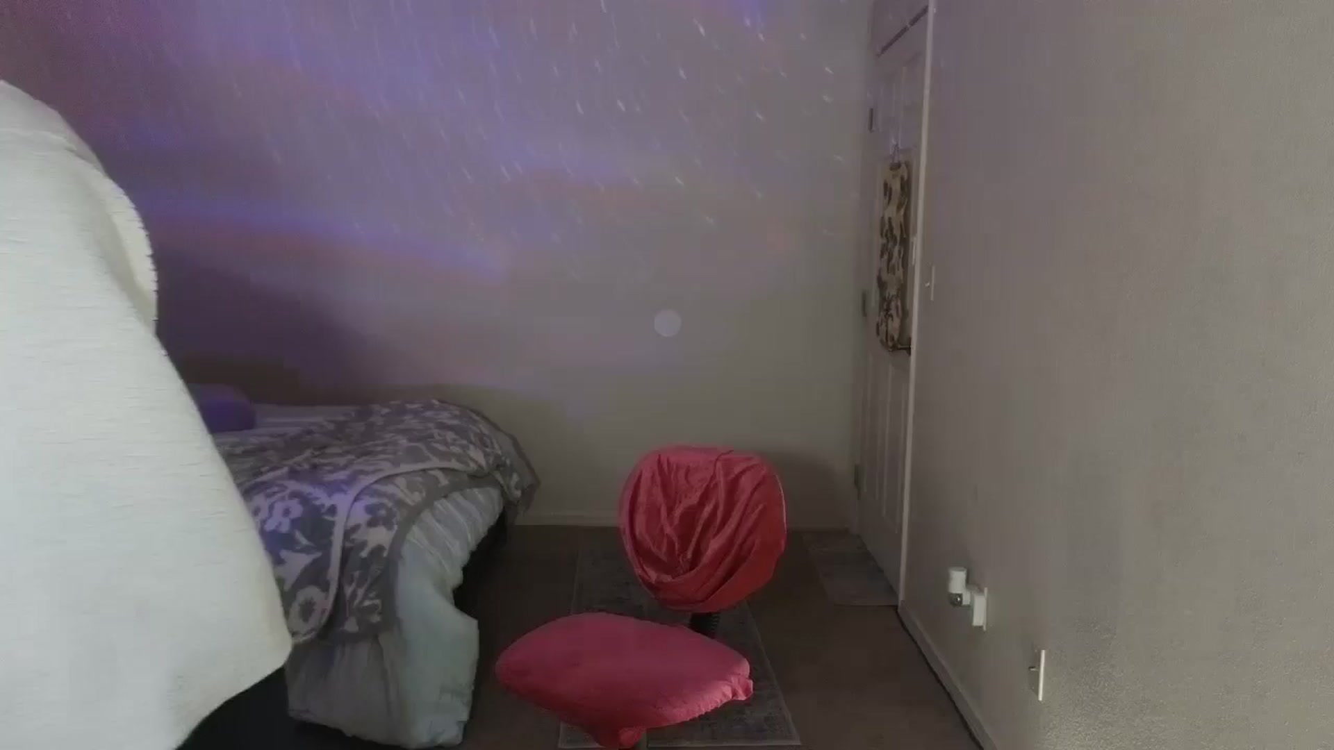 Gallery image thumbnail from Freckld_Cutie's myfreecams stream on, 07/12/2024, 18:20 image 1 of 20