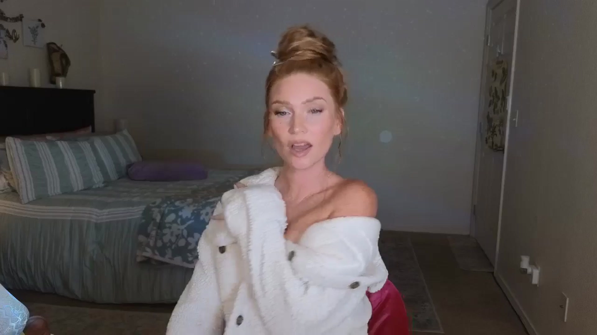 Gallery image thumbnail from Freckld_Cutie's myfreecams stream on, 07/12/2024, 19:04 image 6 of 20