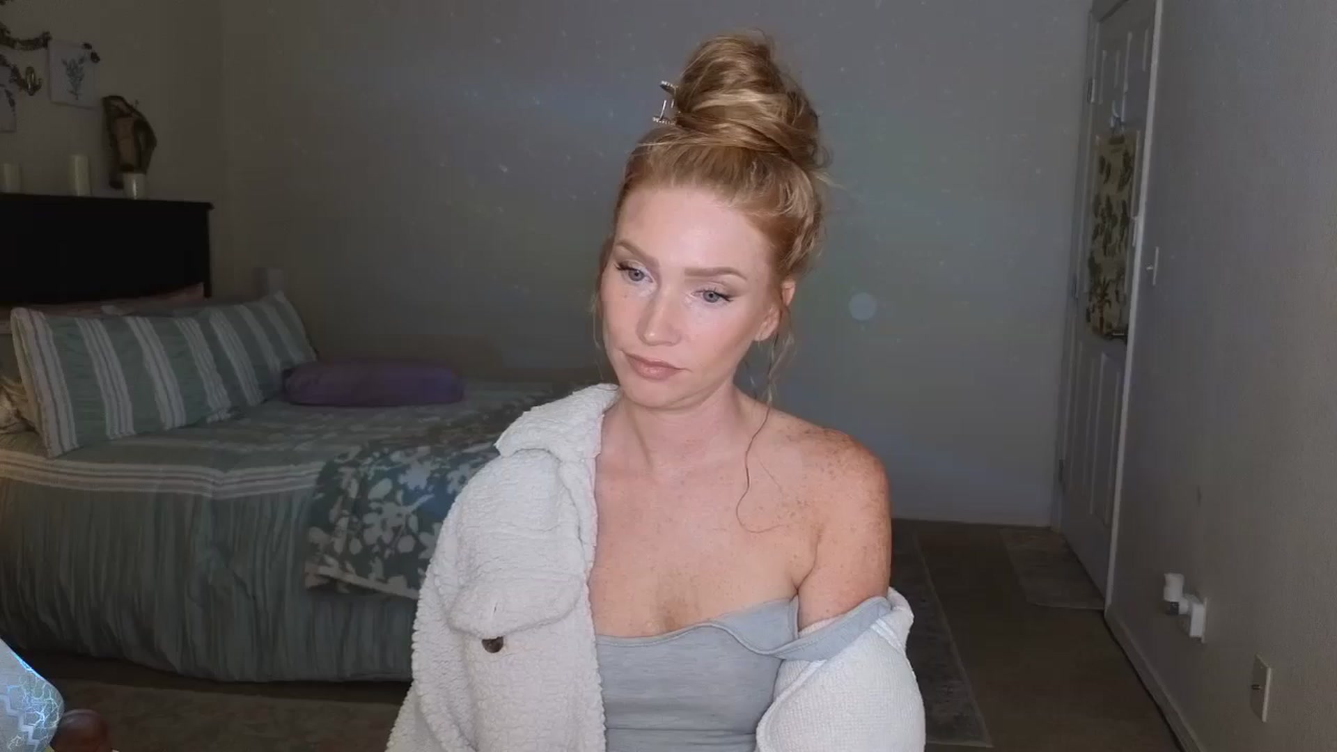 Gallery image thumbnail from Freckld_Cutie's myfreecams stream on, 07/12/2024, 19:04 image 5 of 20
