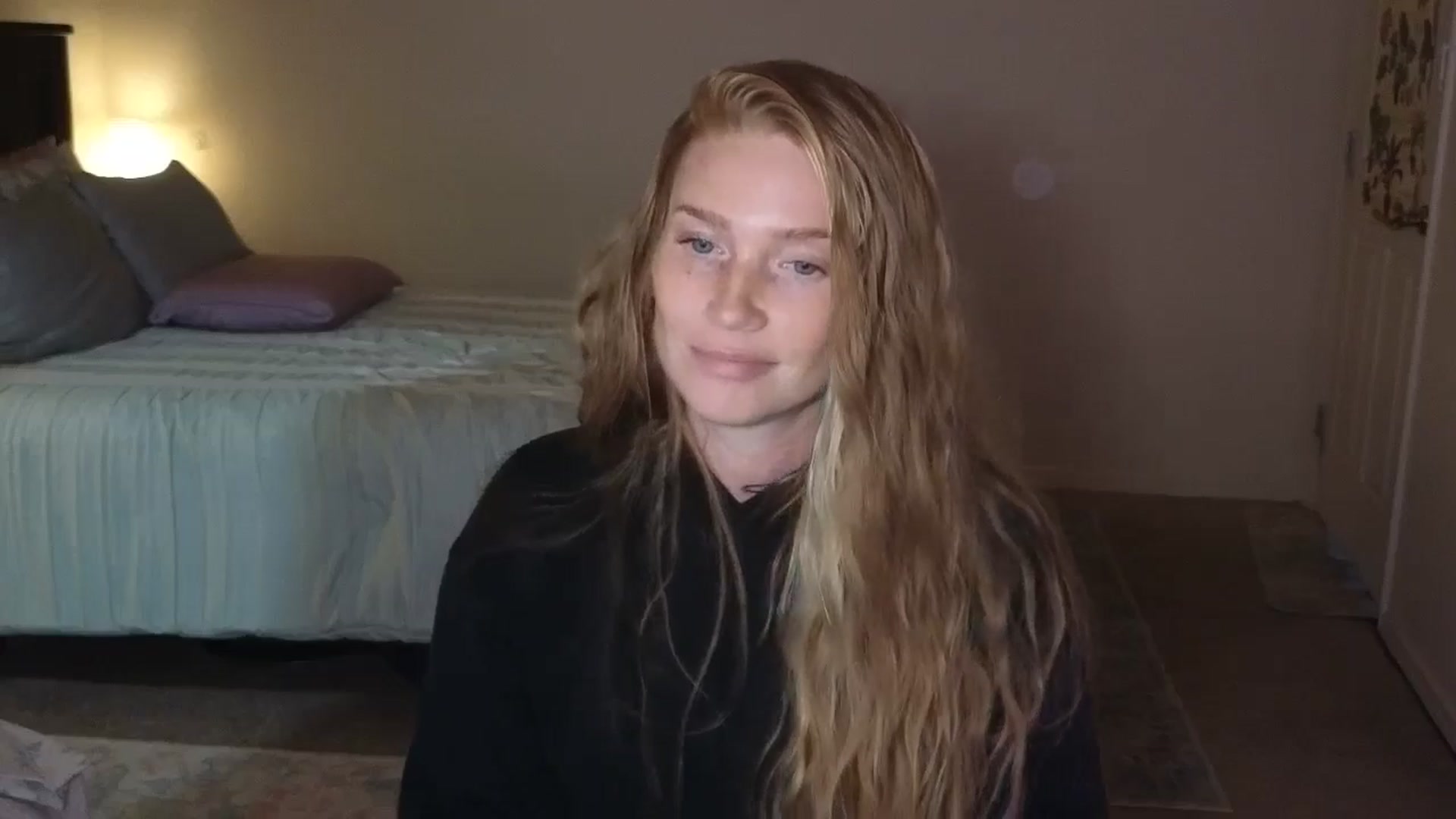 Gallery image thumbnail from Freckld_Cutie's myfreecams stream on, 07/15/2024, 21:59 image 16 of 20