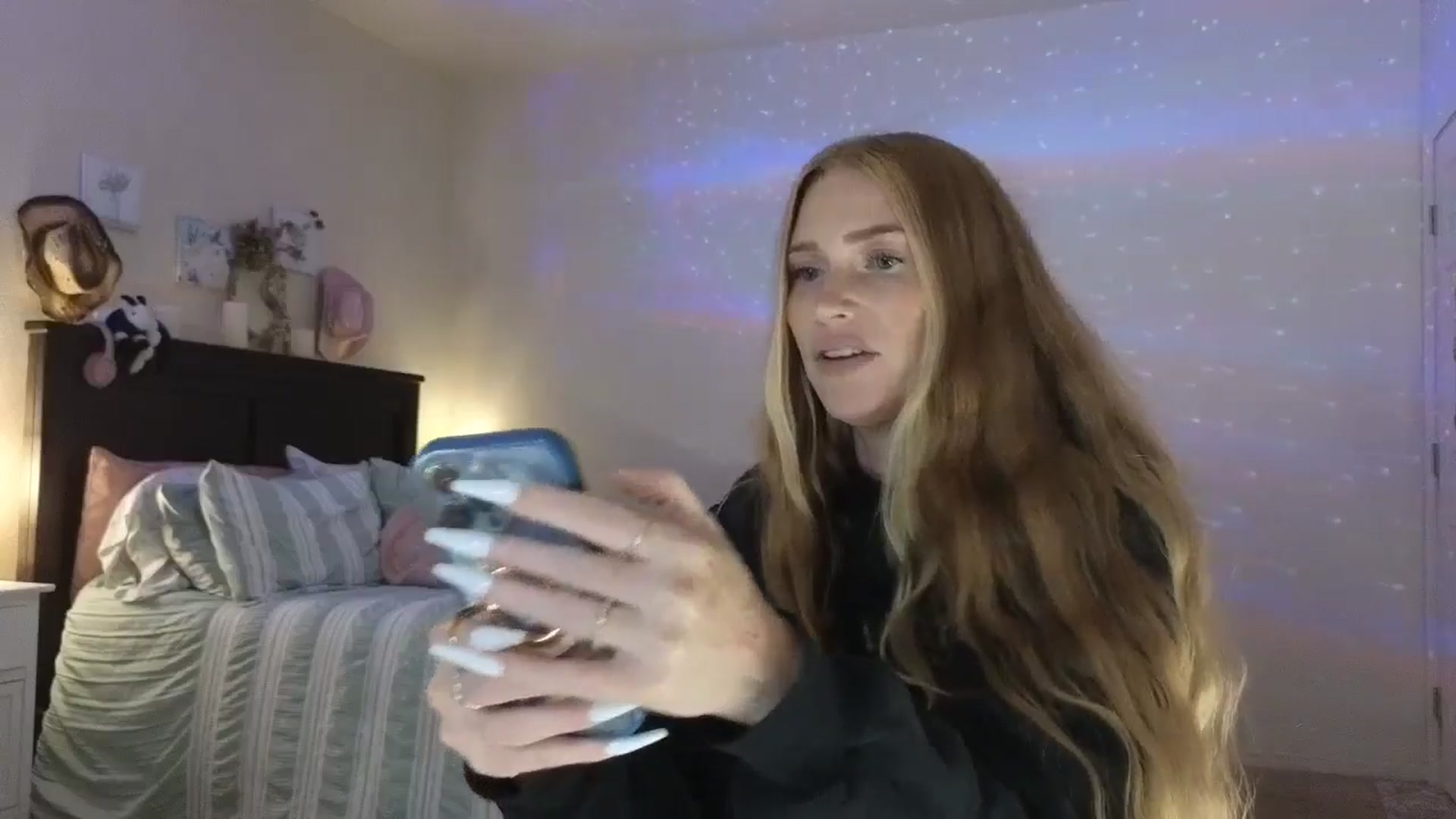 Gallery image thumbnail from Freckld_Cutie's myfreecams stream on, 07/18/2024, 21:10 image 6 of 20