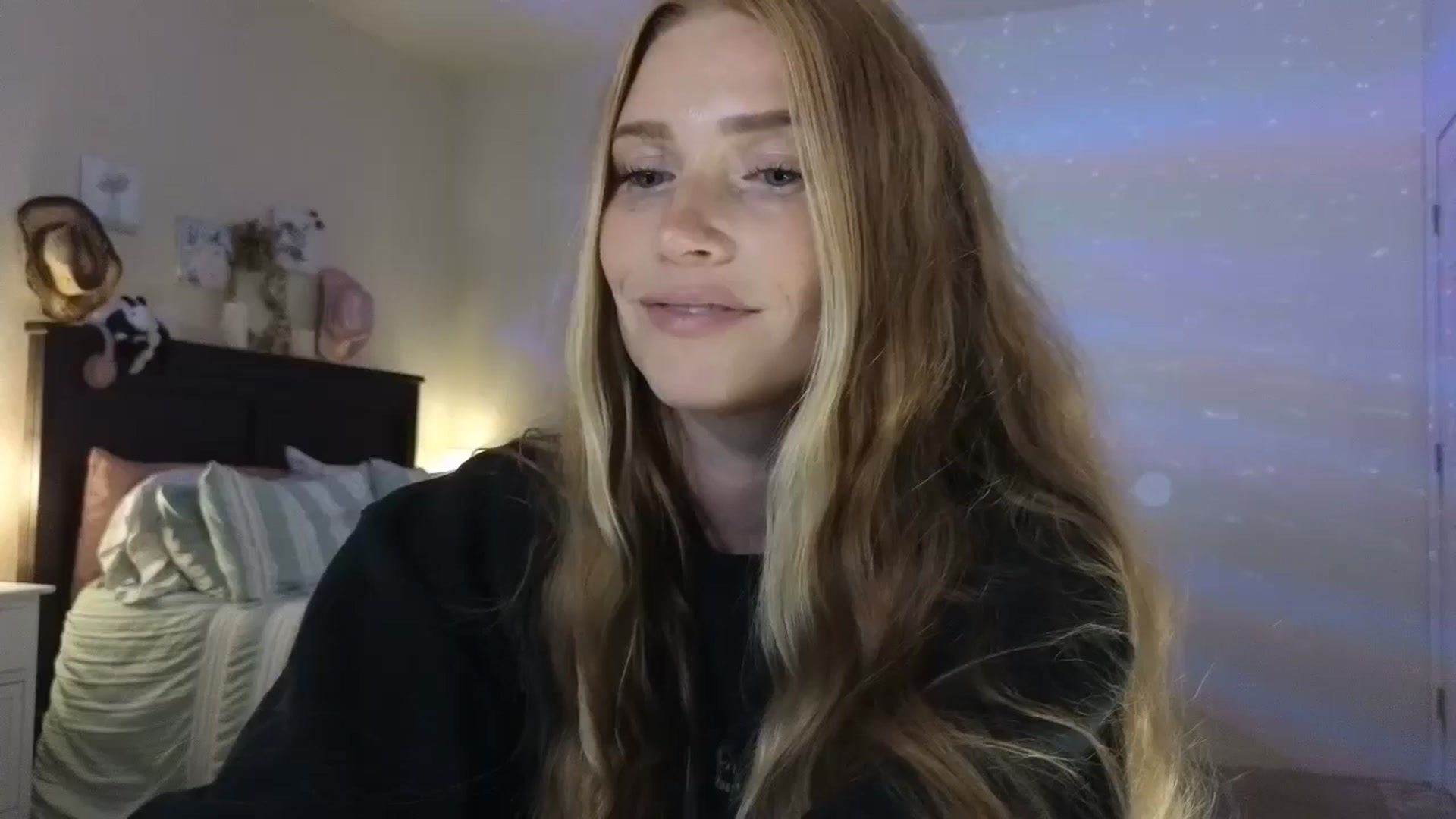 Gallery image thumbnail from Freckld_Cutie's myfreecams stream on, 07/18/2024, 21:10 image 11 of 20