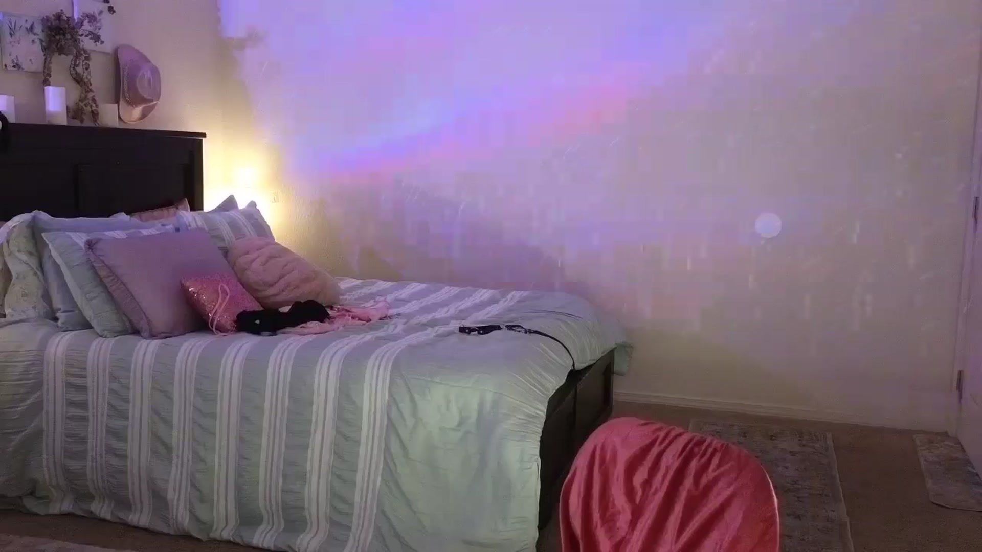 Gallery image thumbnail from Freckld_Cutie's myfreecams stream on, 07/19/2024, 21:22 image 3 of 20
