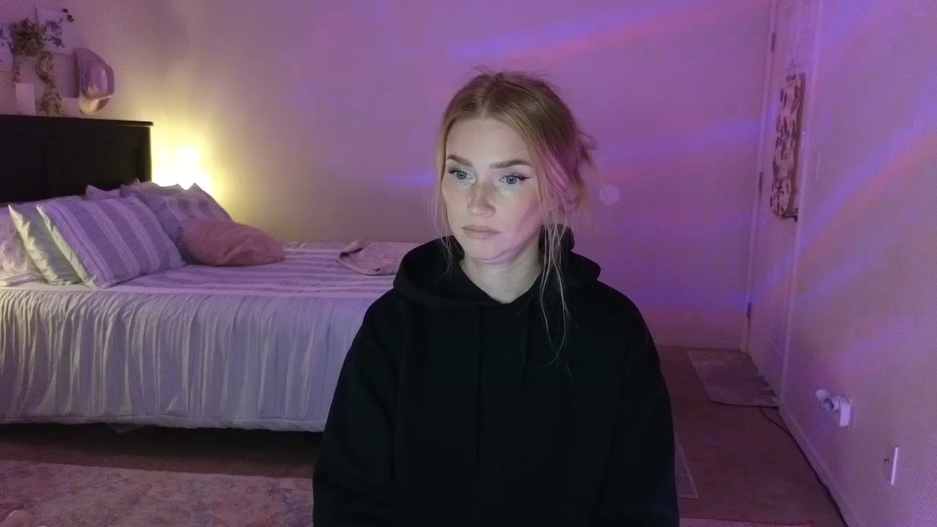 Gallery image thumbnail from Freckld_Cutie's myfreecams stream on, 07/23/2024, 18:31 image 4 of 20