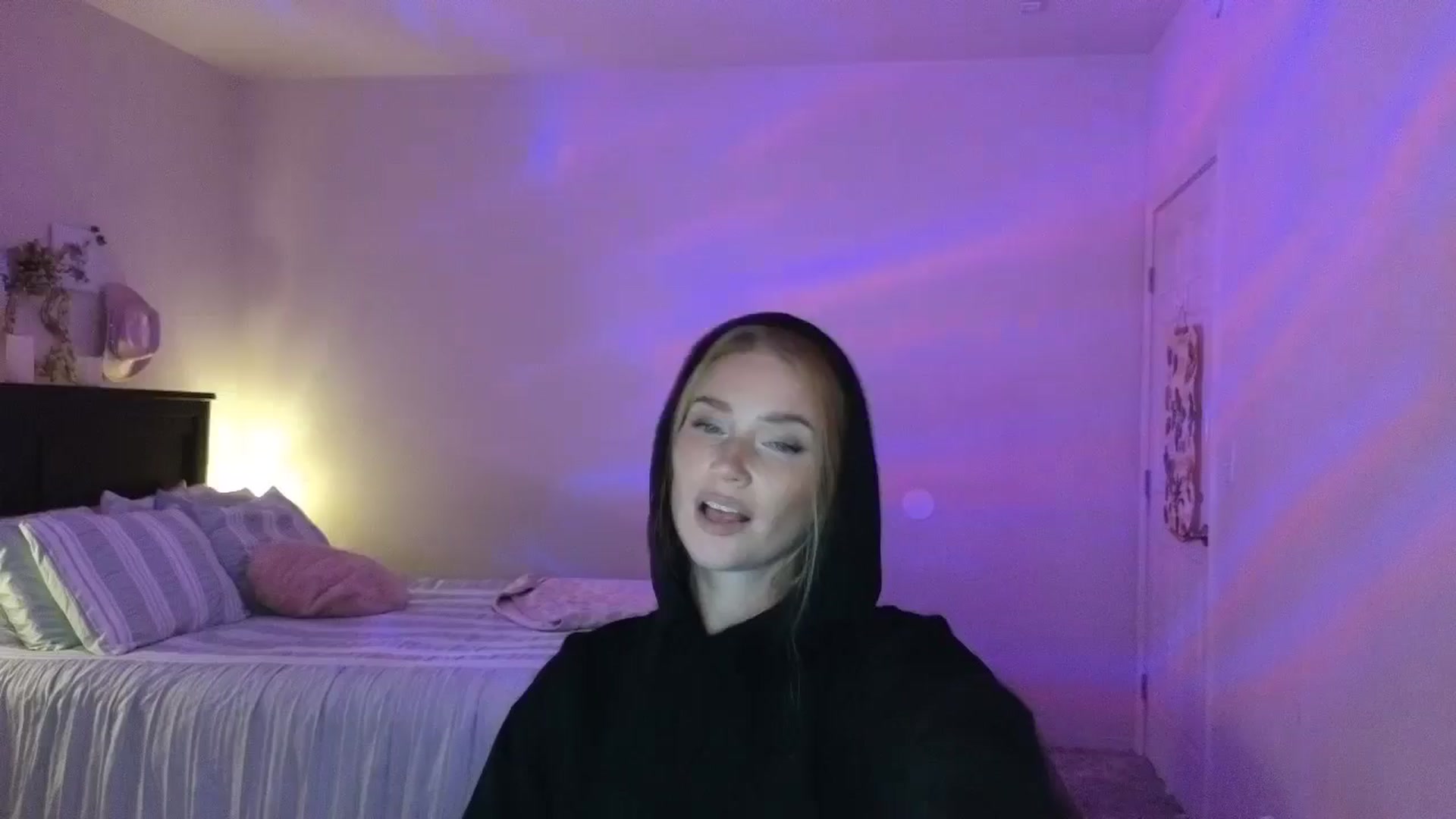 Gallery image thumbnail from Freckld_Cutie's myfreecams stream on, 07/23/2024, 18:31 image 1 of 20