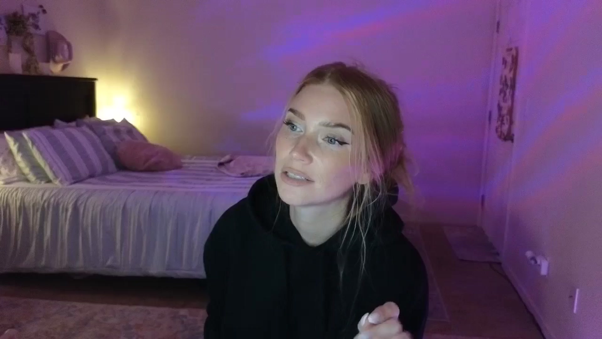 Gallery image thumbnail from Freckld_Cutie's myfreecams stream on, 07/23/2024, 18:31 image 6 of 20