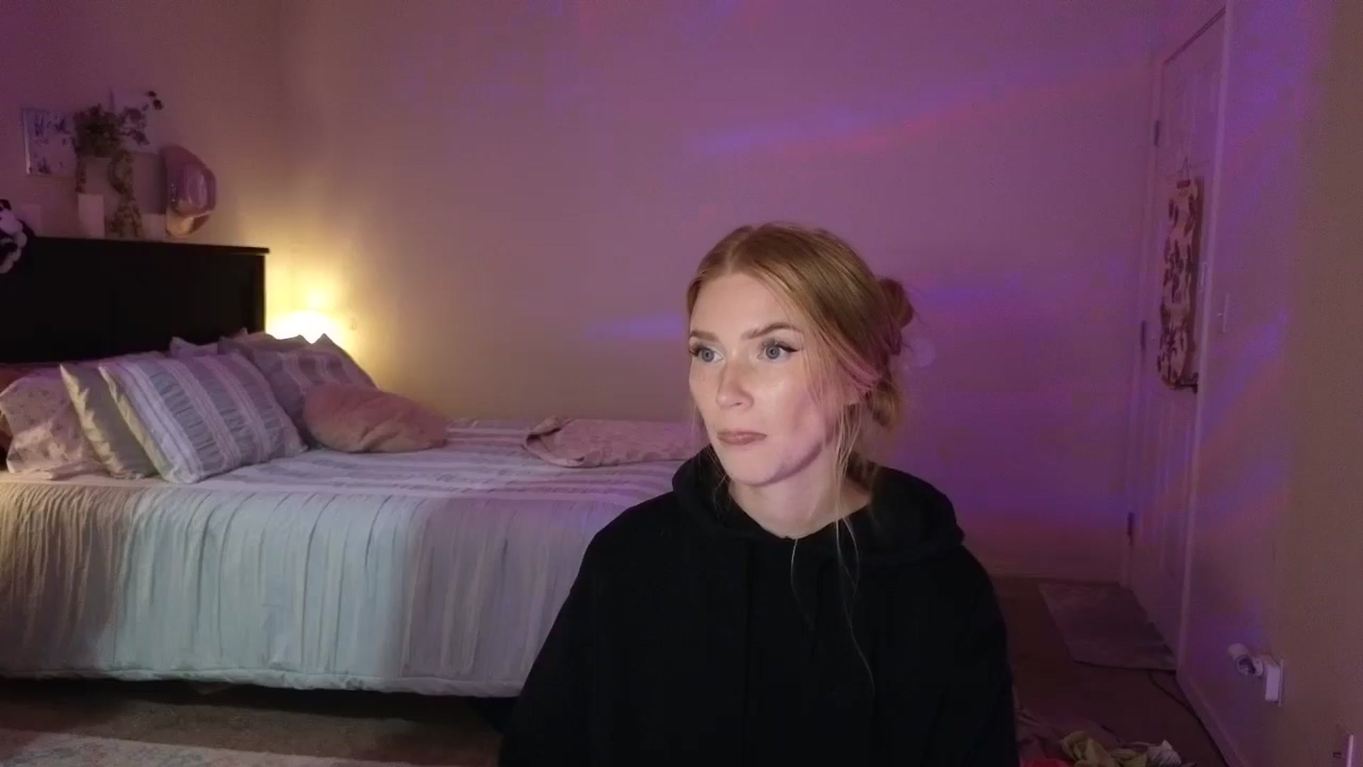 Gallery image thumbnail from Freckld_Cutie's myfreecams stream on, 07/23/2024, 19:08 image 15 of 20