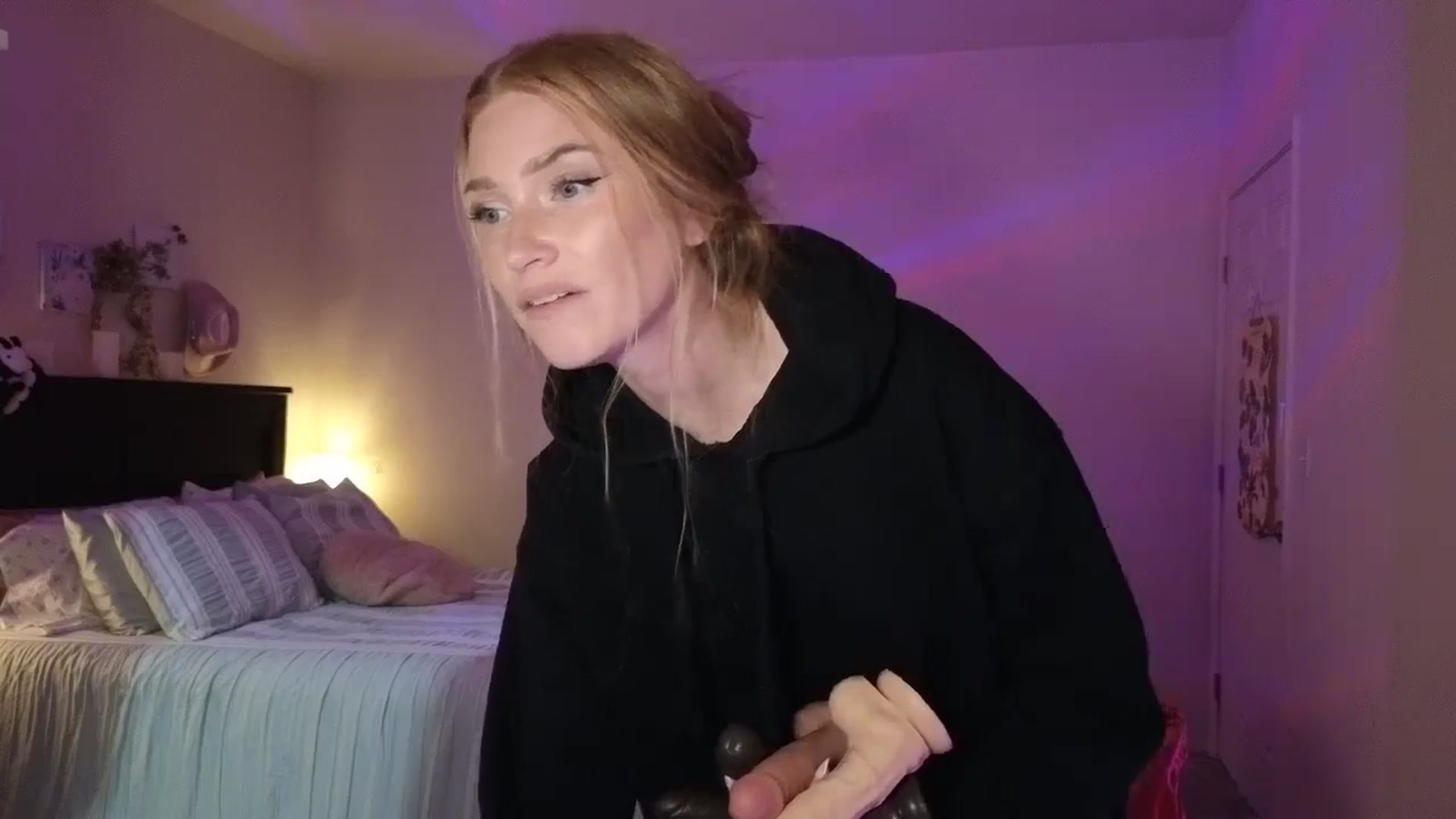 Gallery image thumbnail from Freckld_Cutie's myfreecams stream on, 07/23/2024, 19:08 image 6 of 20