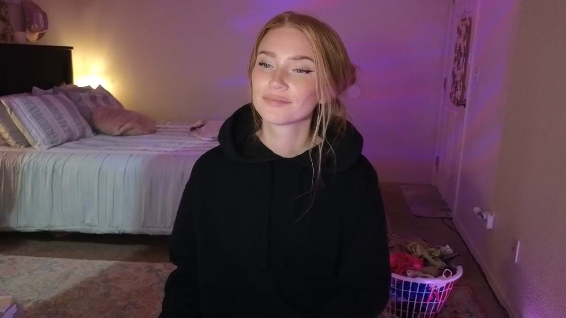 Gallery image thumbnail from Freckld_Cutie's myfreecams stream on, 07/23/2024, 19:08 image 19 of 20