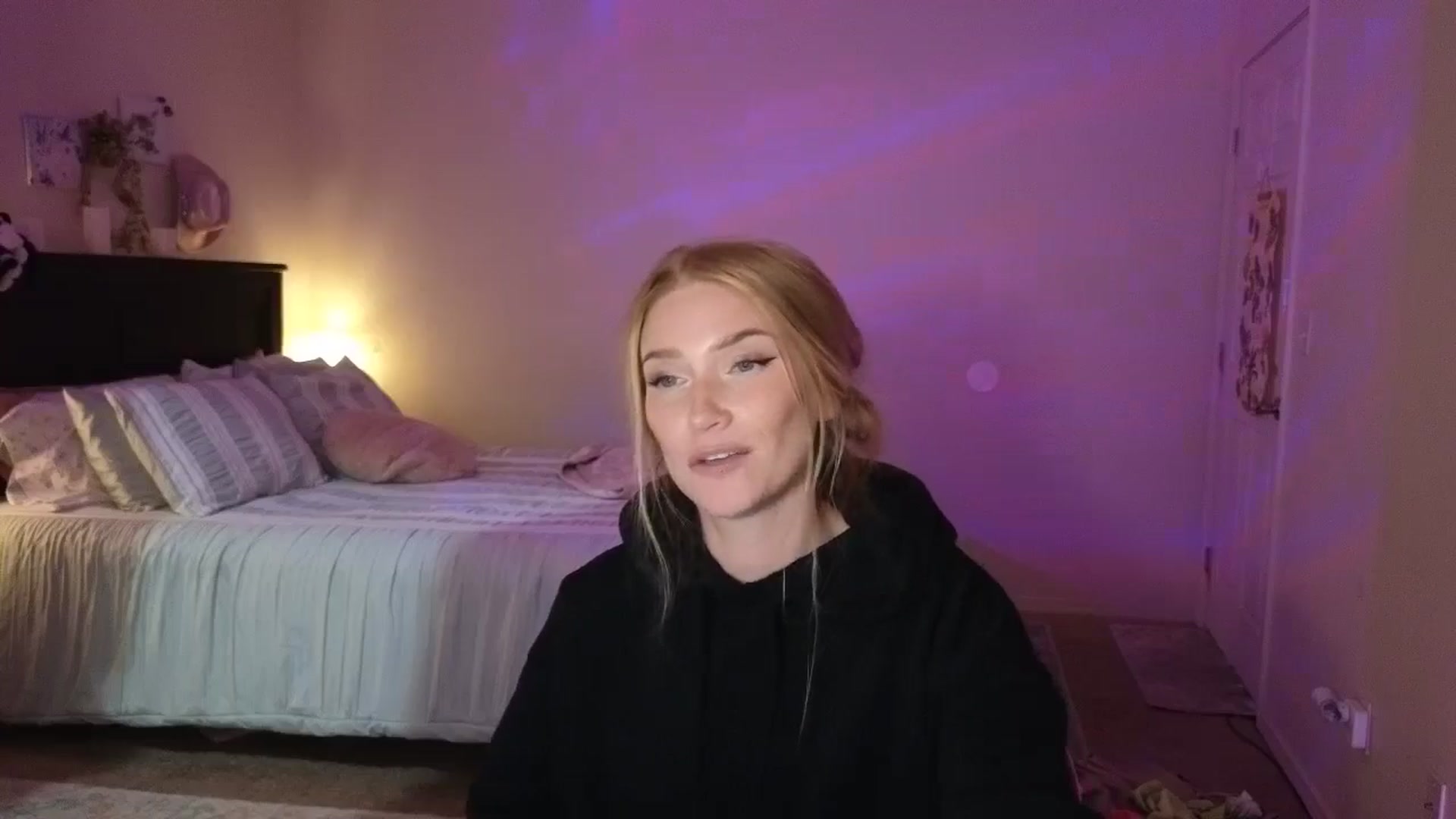Gallery image thumbnail from Freckld_Cutie's myfreecams stream on, 07/23/2024, 19:08 image 11 of 20