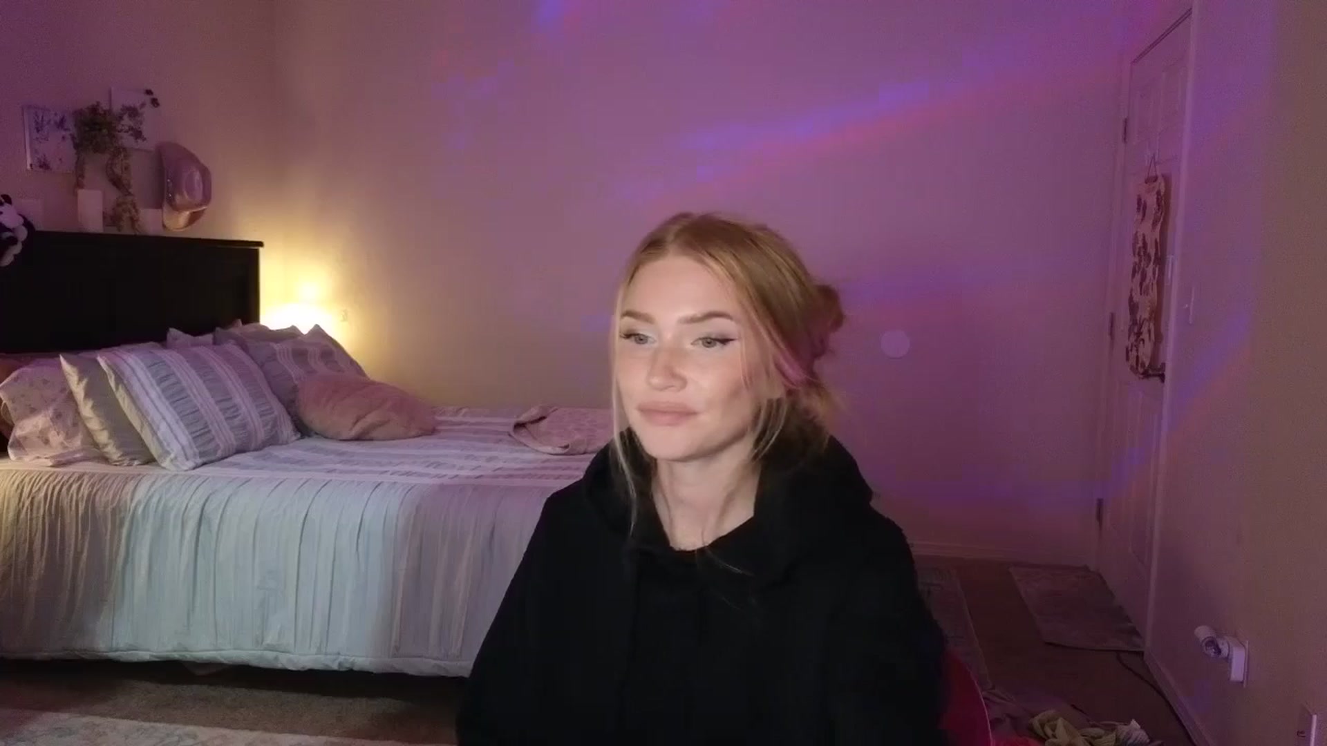 Gallery image thumbnail from Freckld_Cutie's myfreecams stream on, 07/23/2024, 19:08 image 12 of 20