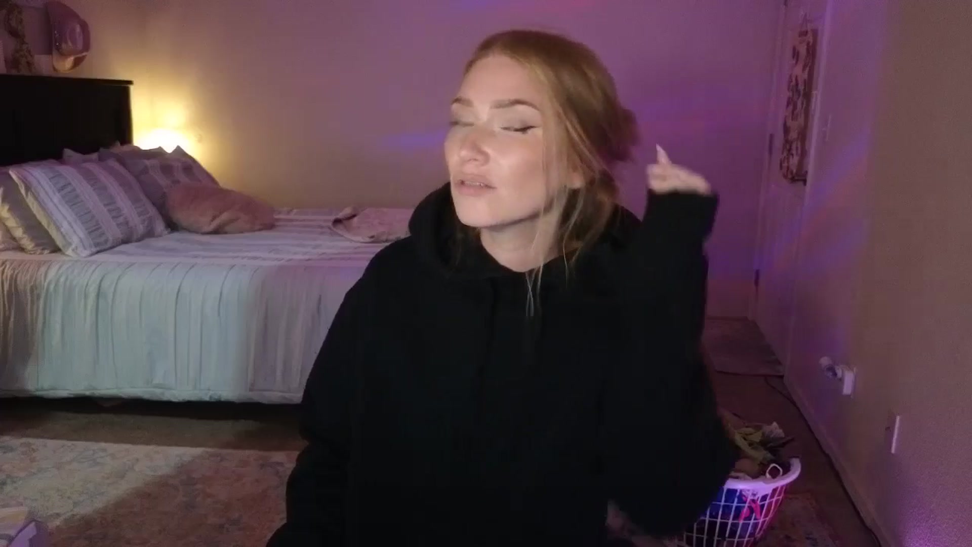 Gallery image thumbnail from Freckld_Cutie's myfreecams stream on, 07/23/2024, 19:08 image 18 of 20