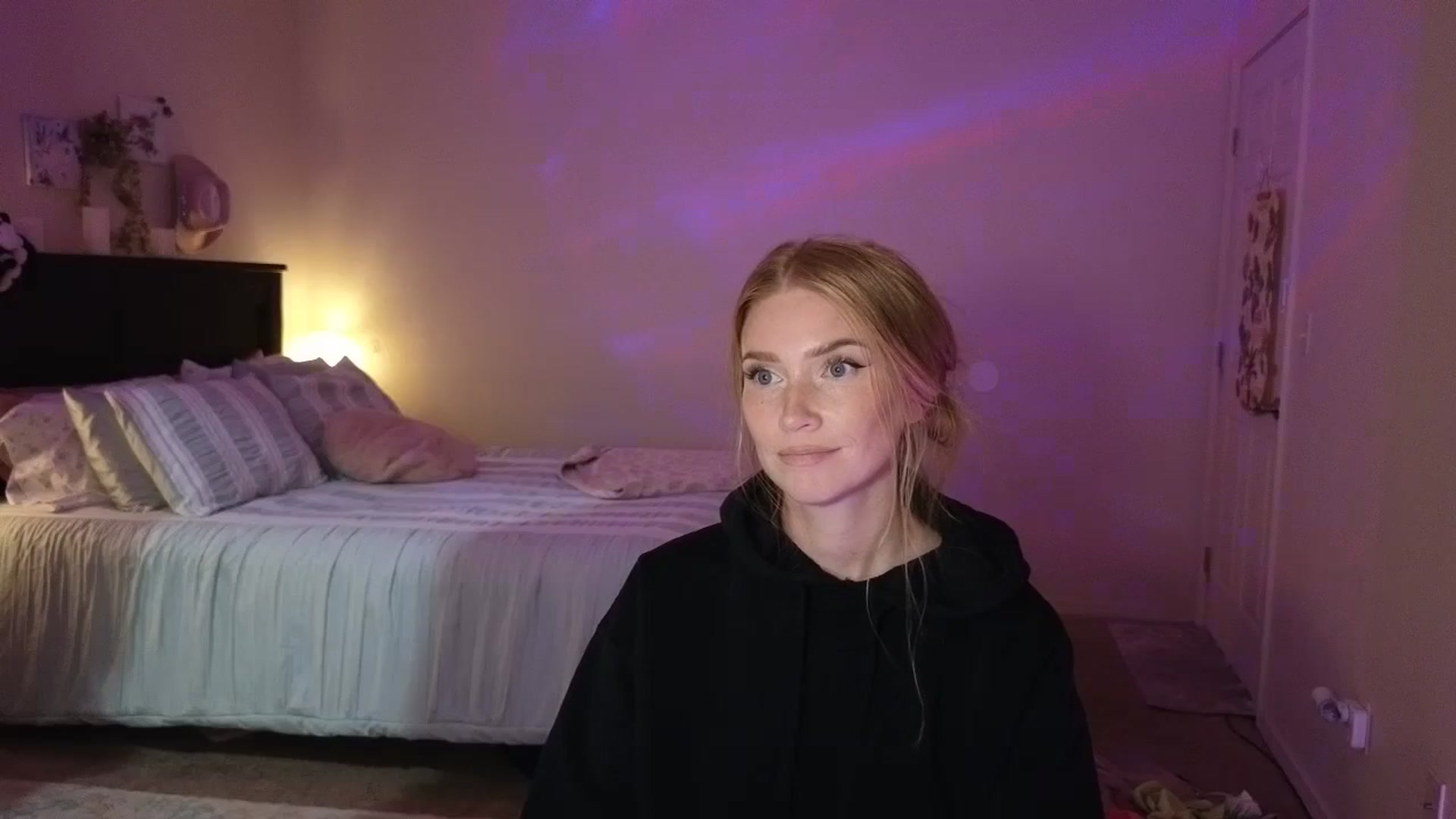 Gallery image thumbnail from Freckld_Cutie's myfreecams stream on, 07/23/2024, 19:08 image 14 of 20
