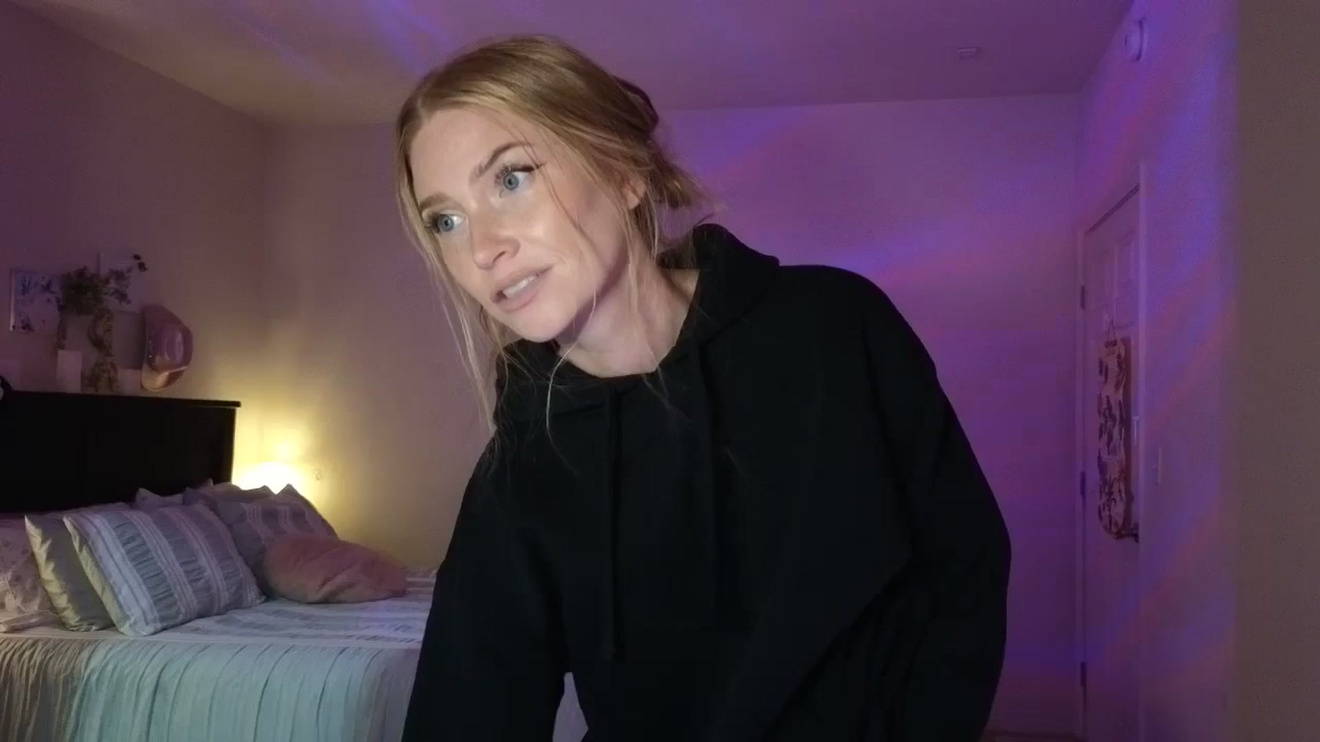 Gallery image thumbnail from Freckld_Cutie's myfreecams stream on, 07/23/2024, 19:08 image 4 of 20