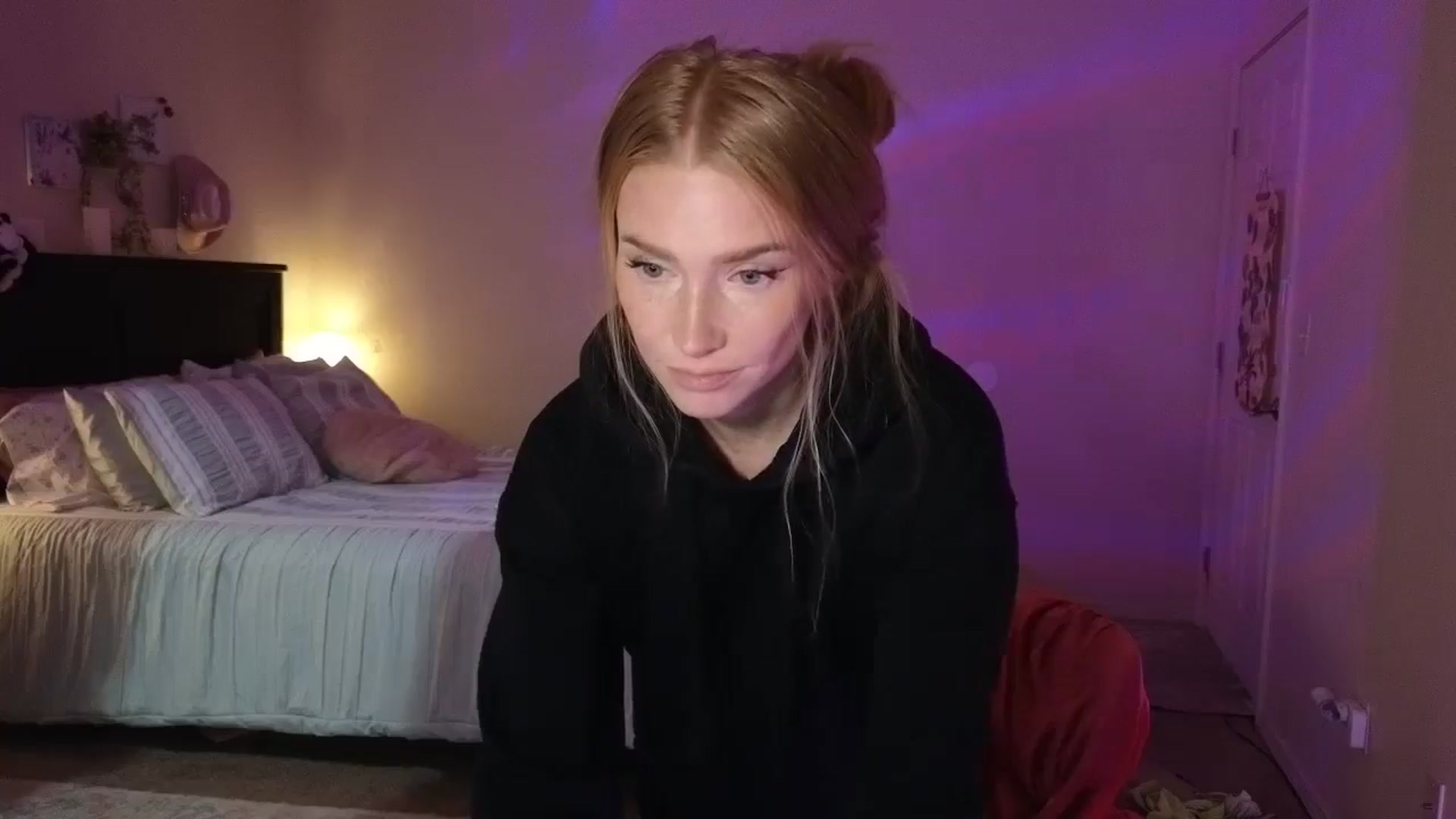 Gallery image thumbnail from Freckld_Cutie's myfreecams stream on, 07/23/2024, 19:08 image 8 of 20