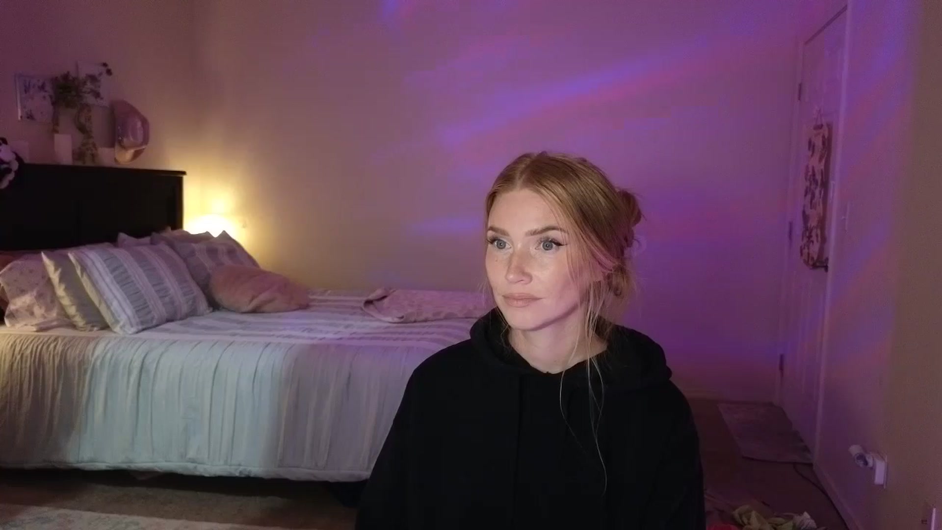 Gallery image thumbnail from Freckld_Cutie's myfreecams stream on, 07/23/2024, 19:08 image 16 of 20