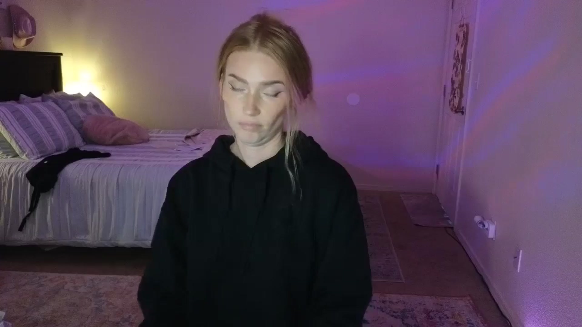Gallery image thumbnail from Freckld_Cutie's myfreecams stream on, 07/23/2024, 20:41 image 16 of 20