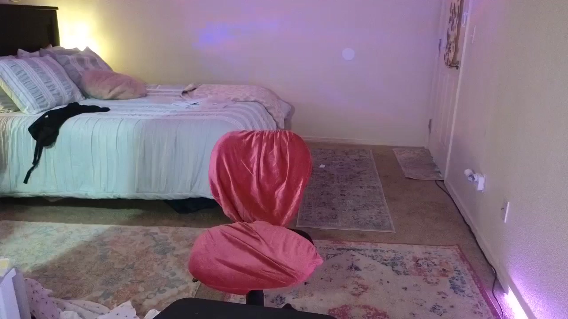 Gallery image thumbnail from Freckld_Cutie's myfreecams stream on, 07/23/2024, 20:41 image 5 of 20