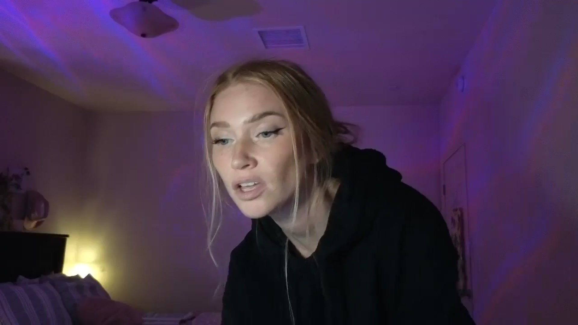 Gallery image thumbnail from Freckld_Cutie's myfreecams stream on, 07/23/2024, 20:41 image 10 of 20