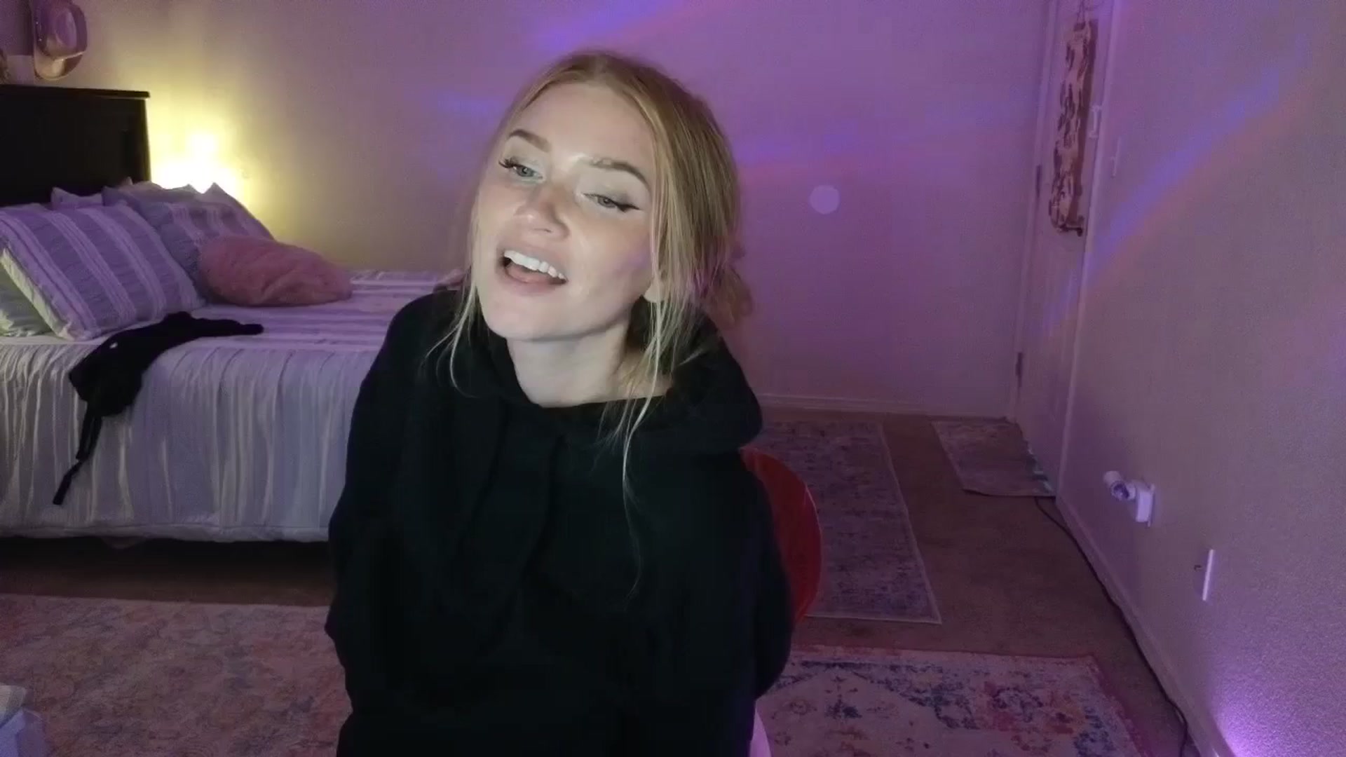 Gallery image thumbnail from Freckld_Cutie's myfreecams stream on, 07/23/2024, 20:41 image 1 of 20