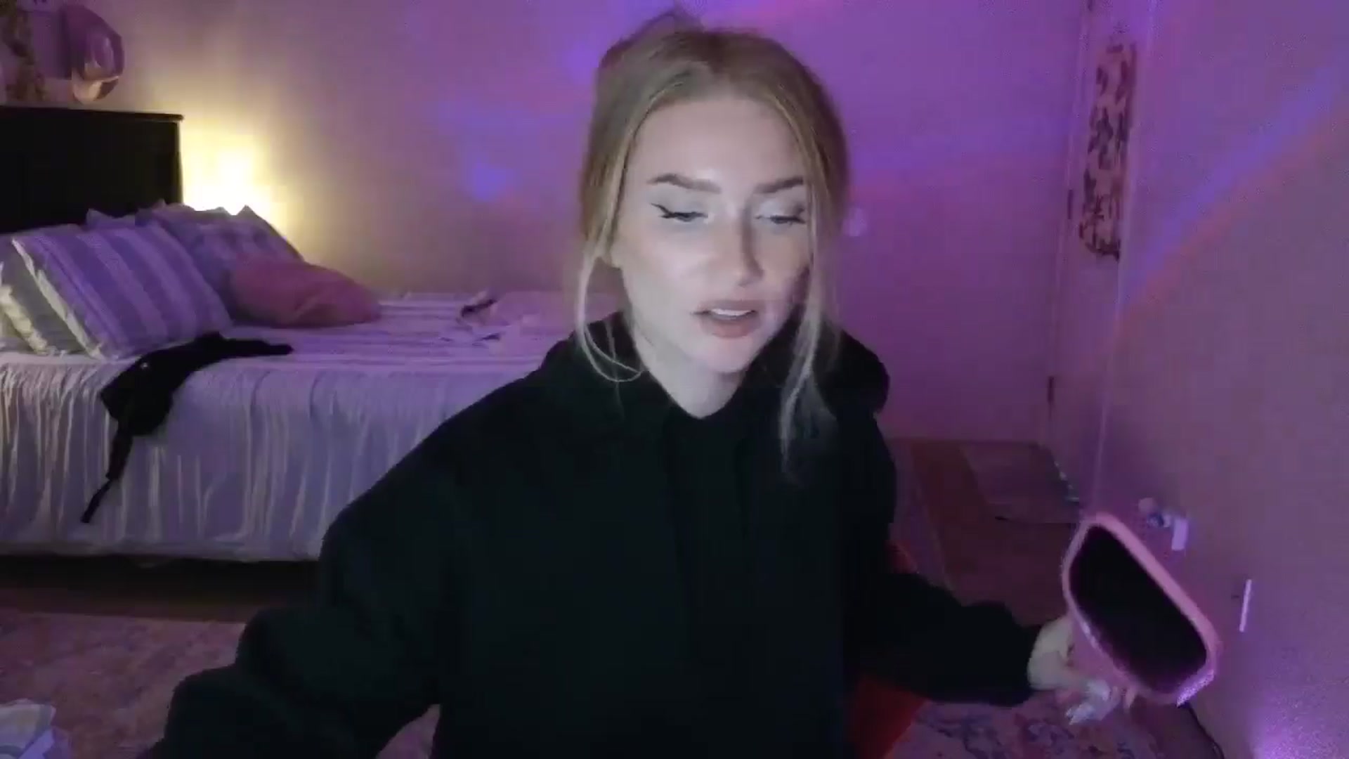Gallery image thumbnail from Freckld_Cutie's myfreecams stream on, 07/23/2024, 21:49 image 13 of 20