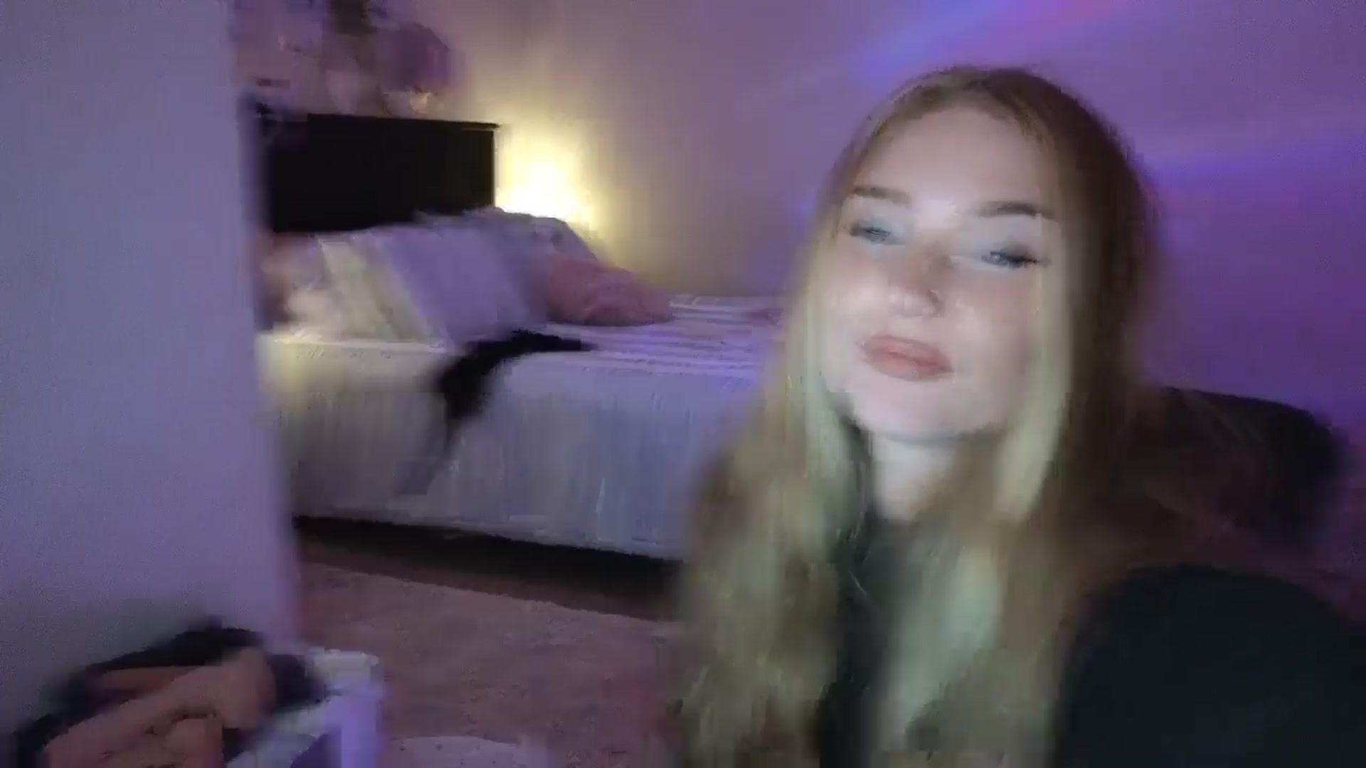 Gallery image thumbnail from Freckld_Cutie's myfreecams stream on, 07/23/2024, 21:49 image 14 of 20