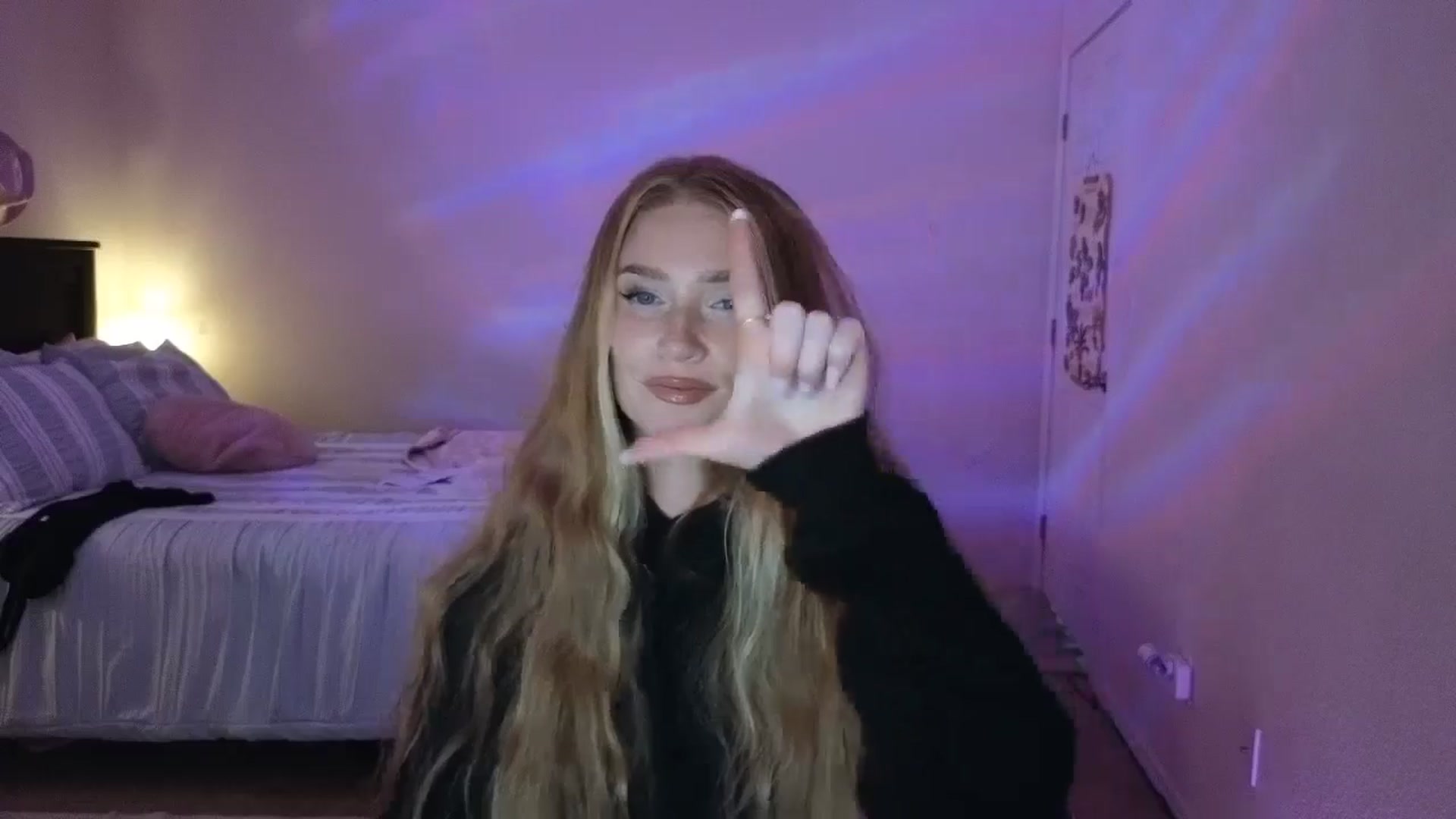 Gallery image thumbnail from Freckld_Cutie's myfreecams stream on, 07/23/2024, 21:49 image 15 of 20