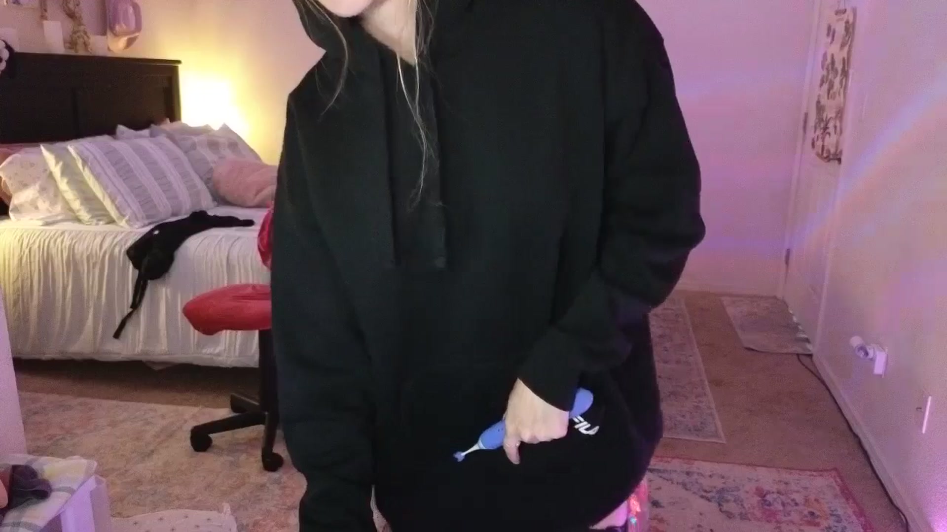 Gallery image thumbnail from Freckld_Cutie's myfreecams stream on, 07/23/2024, 21:49 image 10 of 20