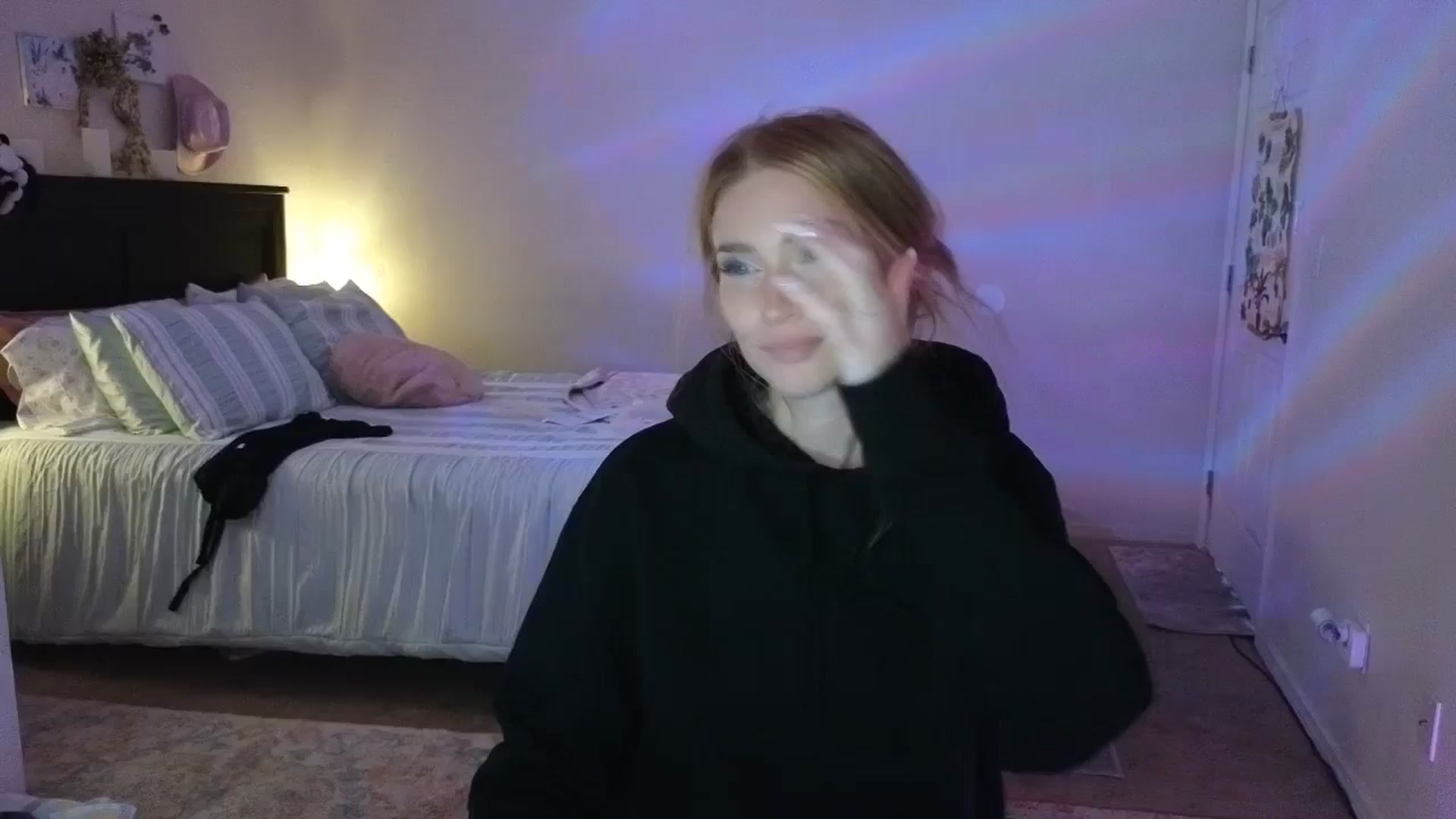 Gallery image thumbnail from Freckld_Cutie's myfreecams stream on, 07/23/2024, 21:49 image 1 of 20